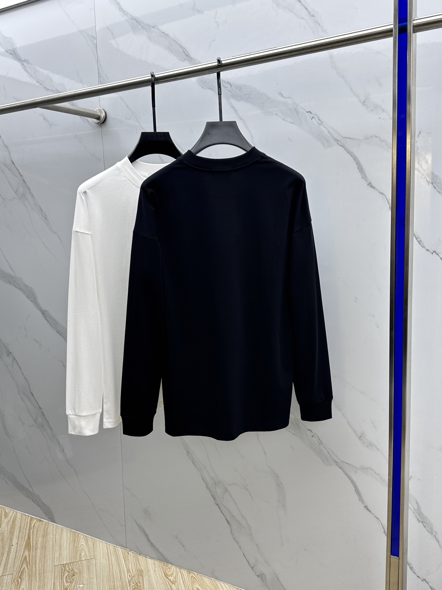 🆕LOEWE罗意威 2025SS早秋新款LOE家长袖打底宽松T恤圆领，胸前logo标识长袖T恤，基础款推