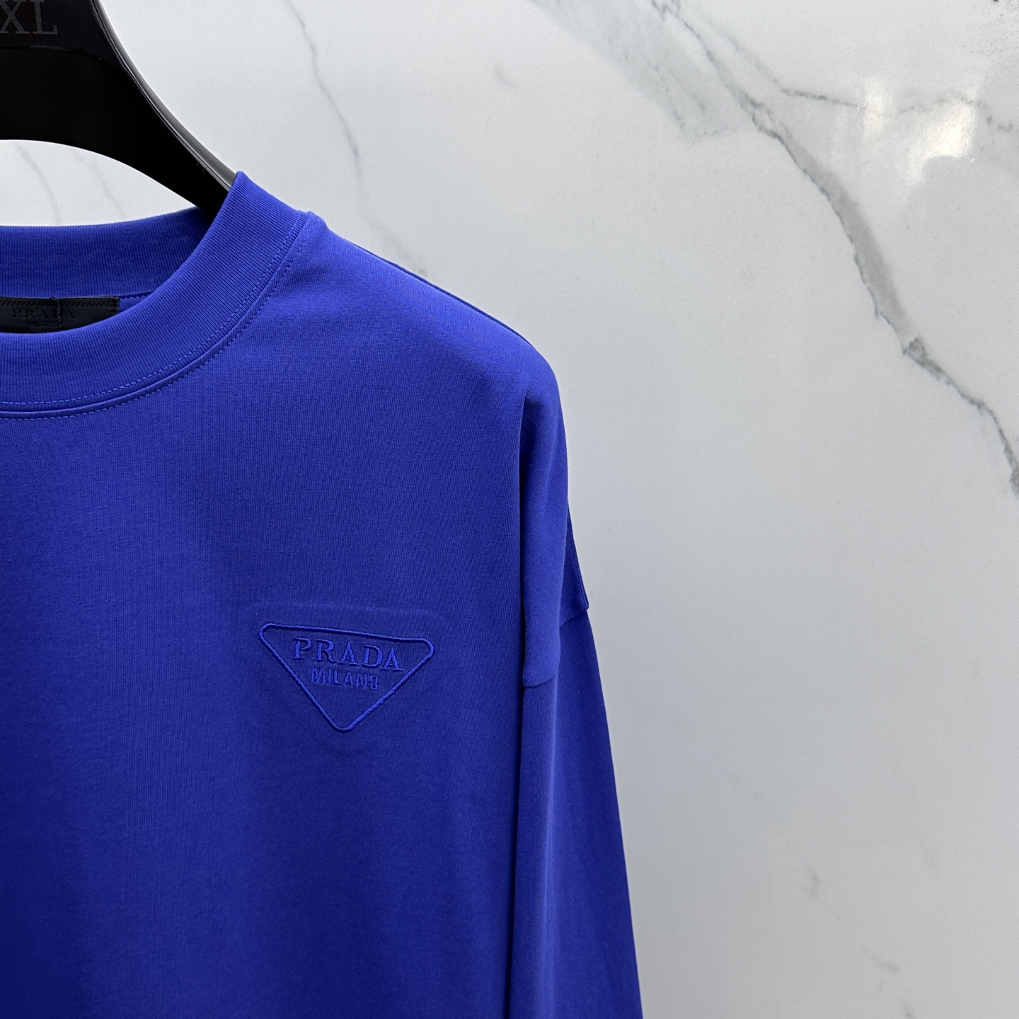 🆕Prada普拉达 2025SS早秋新款P家长袖打底宽松T恤圆领，胸前logo标识长袖T恤，基础款推荐！