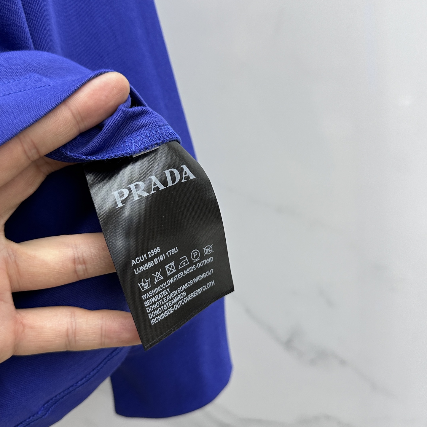 🆕Prada普拉达 2025SS早秋新款P家长袖打底宽松T恤圆领，胸前logo标识长袖T恤，基础款推荐！