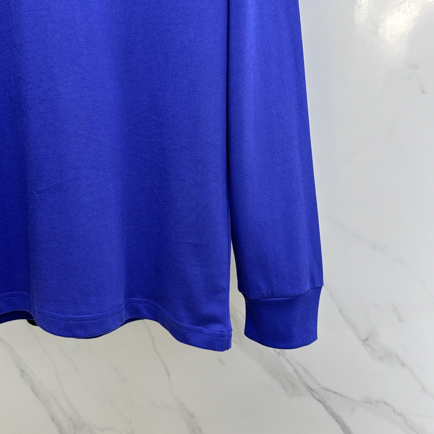 🆕Prada普拉达 2025SS早秋新款P家长袖打底宽松T恤圆领，胸前logo标识长袖T恤，基础款推荐！