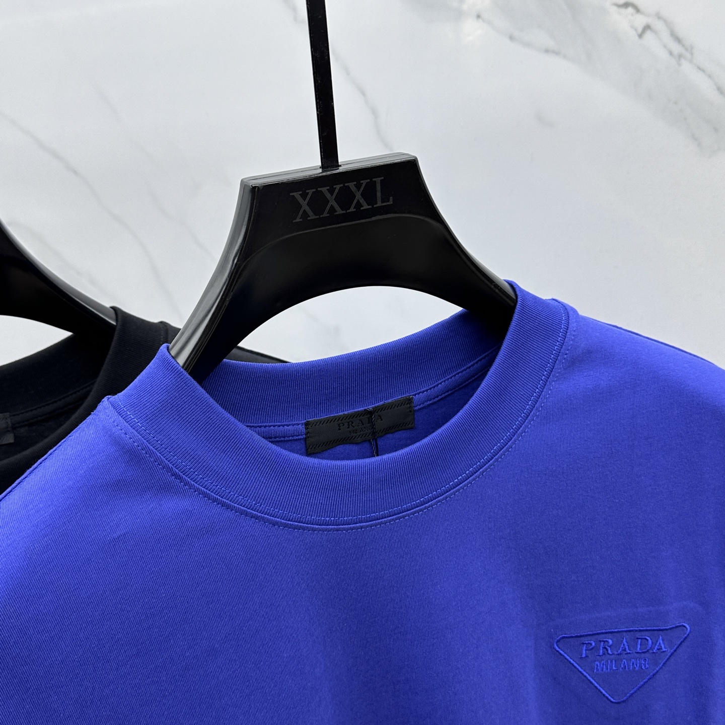 🆕Prada普拉达 2025SS早秋新款P家长袖打底宽松T恤圆领，胸前logo标识长袖T恤，基础款推荐！