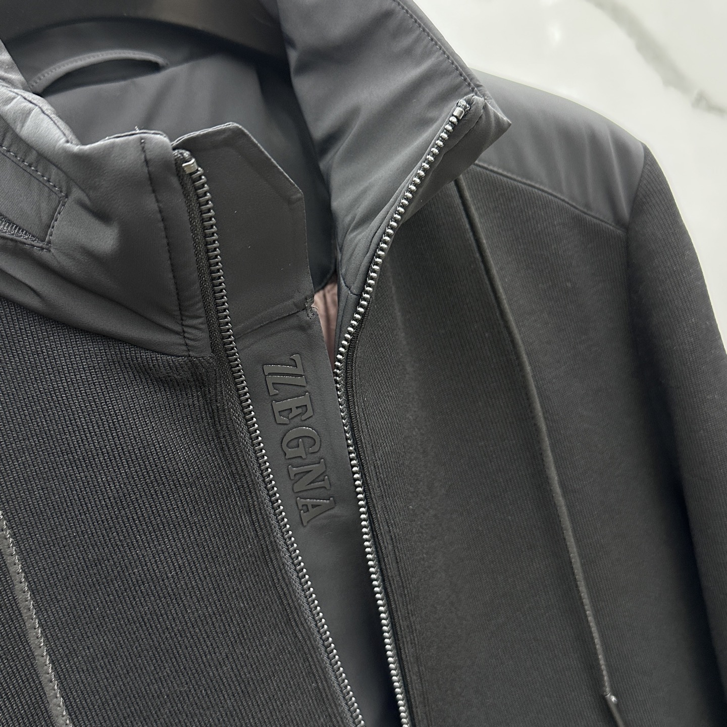 。 🆕ZEGNA杰尼亚 羽绒服 2025最新款时尚设计师款羽绒外套.（连帽可收纳）针织拼接休闲羽绒款，处