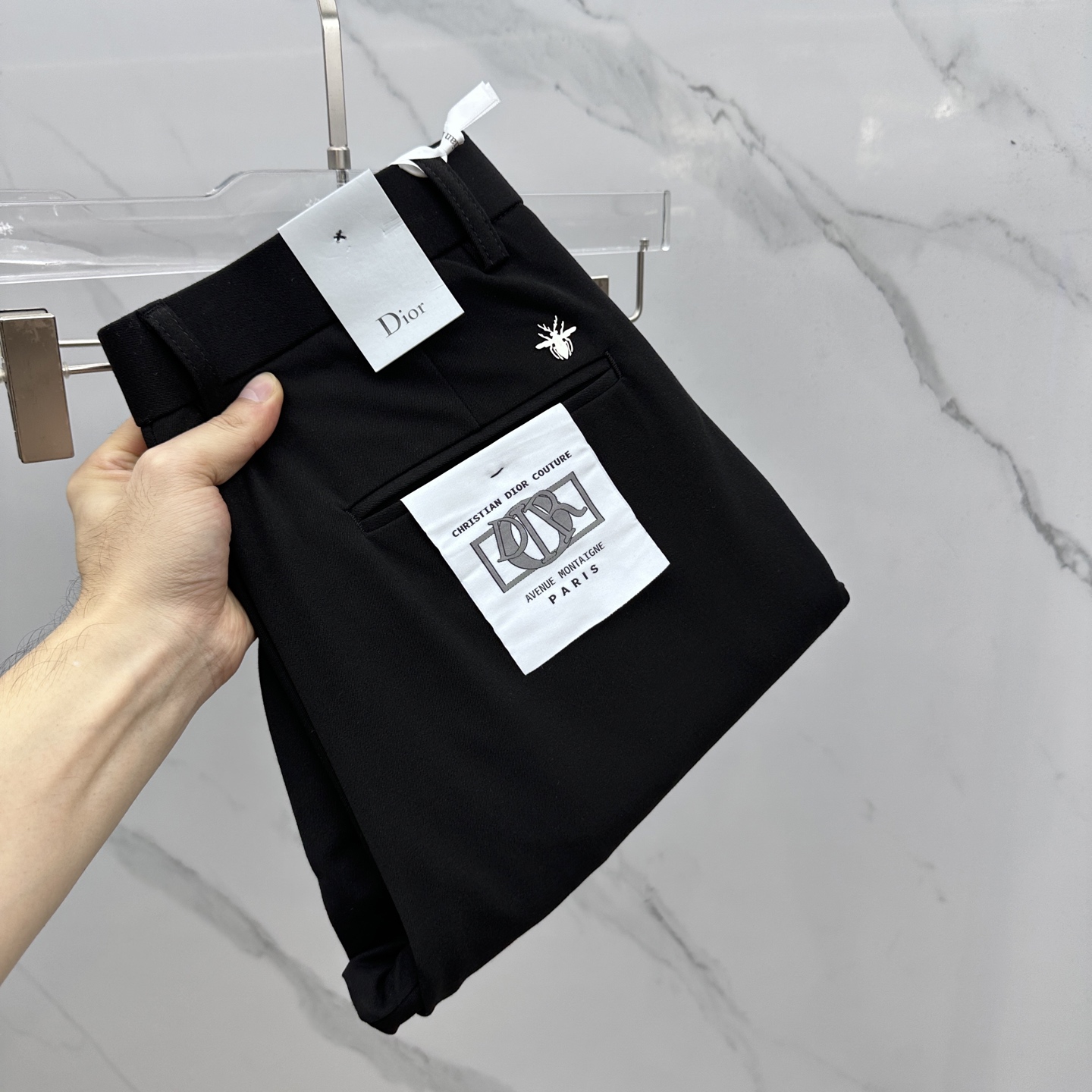 NO:573358,Dior Dior's new 2025 early autumn casual trousers and trousers are on sale simultaneously on the official website. The trousers are designed with body craftsmanship, imported customer-supplied accessories and fabrics are customized, and factory products are exempted from inspection!  Every detail is done to the extreme, original hardware accessories, full of fashion, stylish and handsome upper body, a must-have item for fashionistas!  Original product from AX!  Code number 30-40 Yes 35 No 37. 39,,dior,dior,alexander wang19860909Dior迪奥 2025早秋新品休闲裤西裤,官网同步发售,裤身工艺设计,进口客供辅料、面料定制,代工厂出品免检！每个细节做到极致,原版五金配件,潮范十足、上身有型帅气,潮人必备单品！ AX原单出品！ 码数30-40有35无37. 39,,dior,dior,alexander wang,Men's clothing