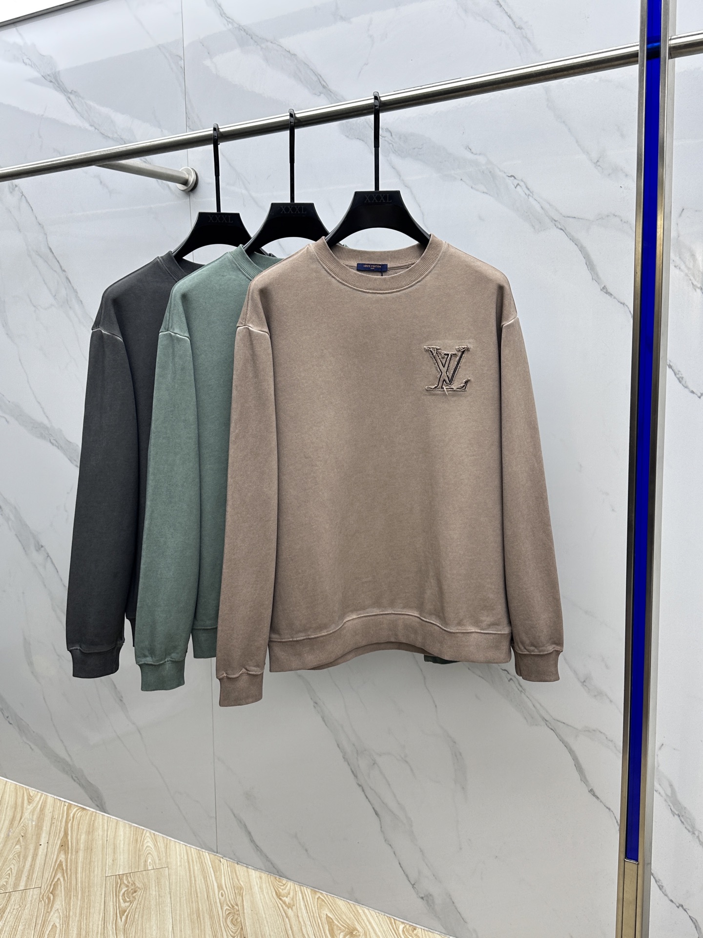 NO:597994,LV Louis Vuitton, 25Ss batik washed and distressed top version trendy sweatshirt, top quality original order, top production technology imported fabrics, unique design, imported high-end custom-made imported silk thread with first-class feel!  On sale on the official website!  hei sizes S-XL,,louis vuitton,louis vuitton,hoodie,sweatshirts,alexander wang19860909LV路易威登 、25Ss蜡染水洗做旧顶级版本潮卫衣,最顶级的品质原单,顶级制作工艺进口面料,款独特设计,采用进口高端订制进口丝线手感一流！官网在售！hei 尺码S-XL,,louis vuitton,louis vuitton,hoodie,sweatshirts,alexander wang,Men's clothing