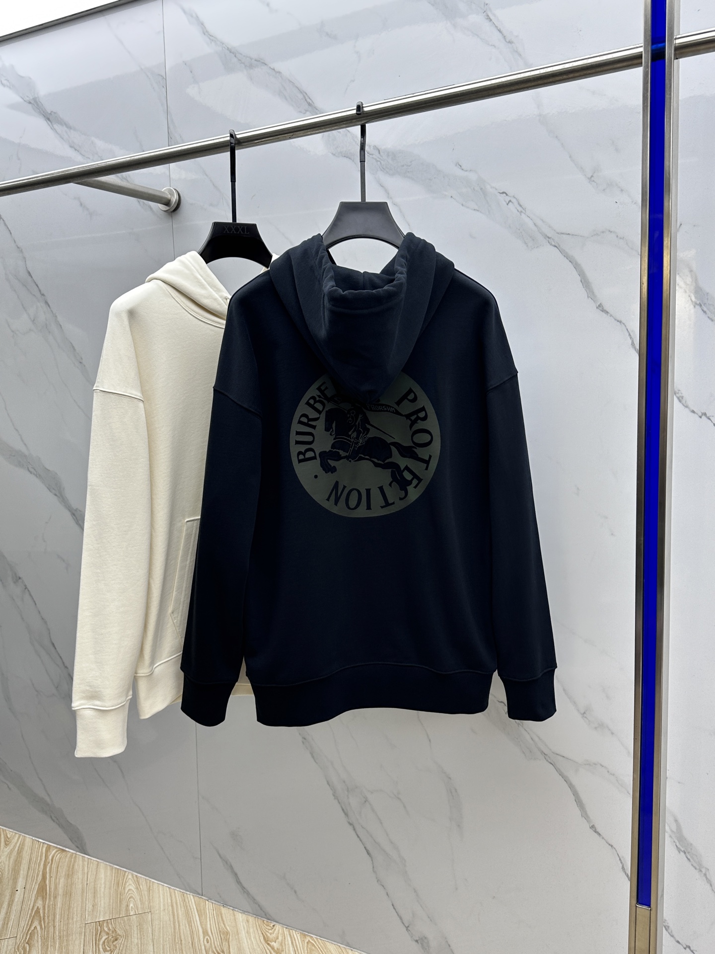 🆕Burberry巴宝莉 25ss秋冬新款宽版连帽卫衣，男女同款！独特吸引人的眼球，这一款连帽卫衣品相品