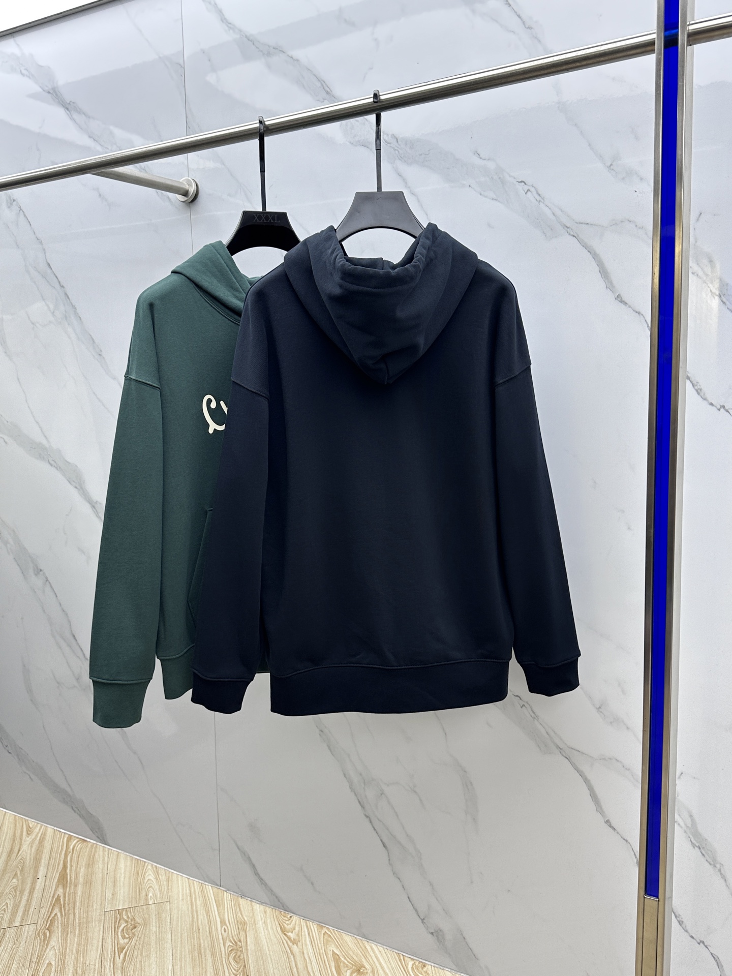 🆕Valentino华伦天奴 25ss秋冬新款宽版连帽卫衣，男女同款！独特吸引人的眼球，这一款连帽卫衣品