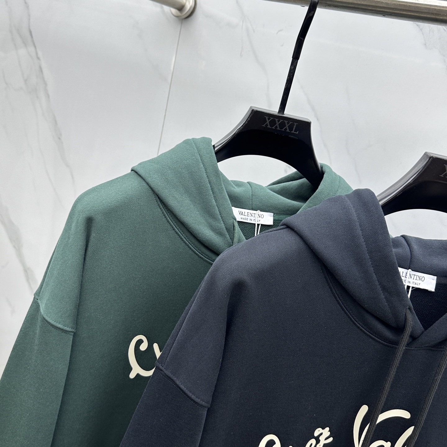 🆕Valentino华伦天奴 25ss秋冬新款宽版连帽卫衣，男女同款！独特吸引人的眼球，这一款连帽卫衣品