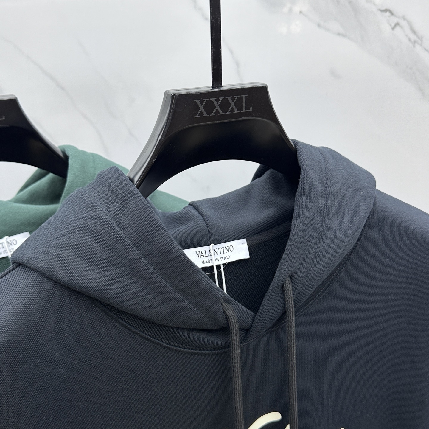 🆕Valentino华伦天奴 25ss秋冬新款宽版连帽卫衣，男女同款！独特吸引人的眼球，这一款连帽卫衣品