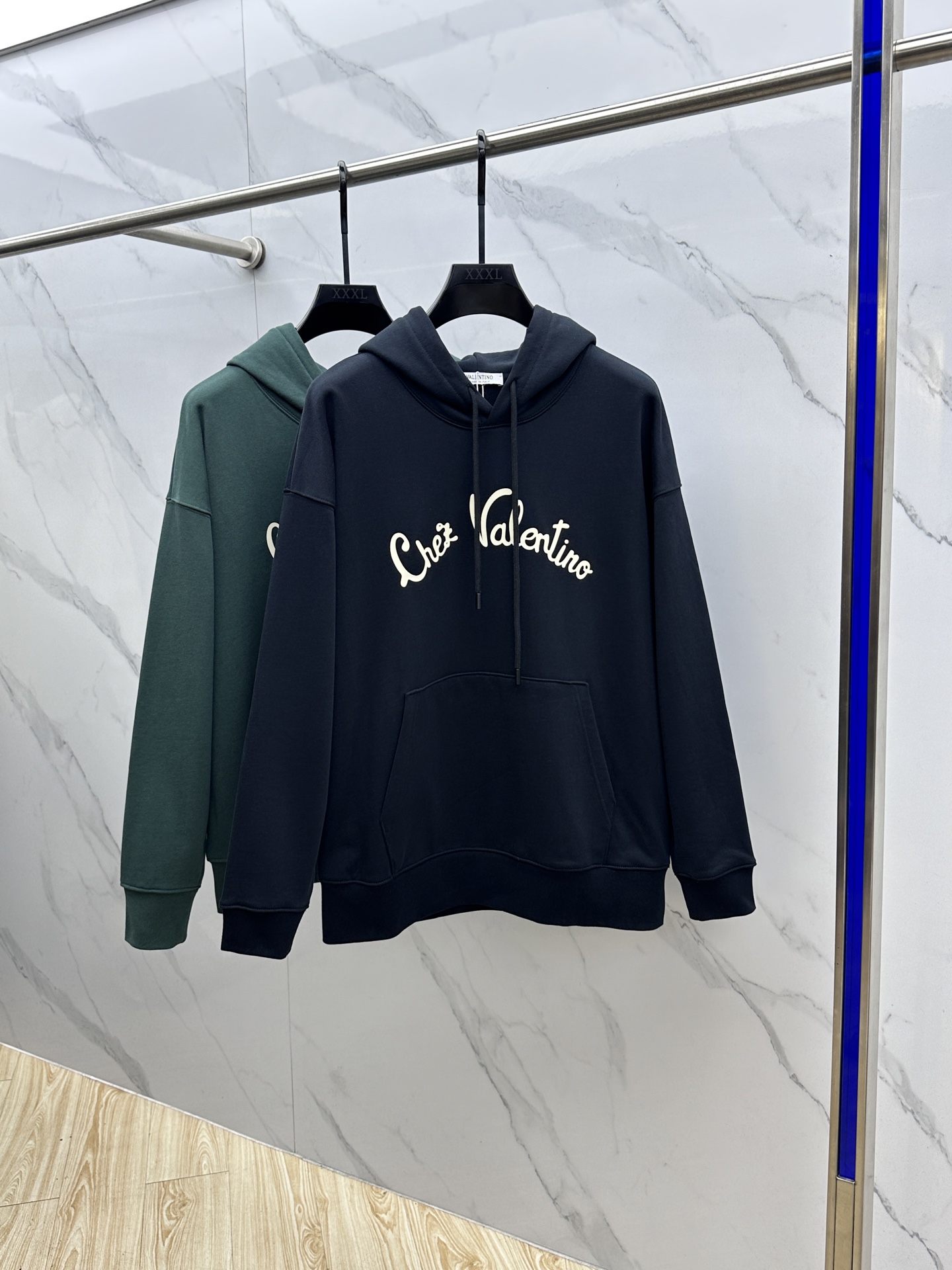 🆕Valentino华伦天奴 25ss秋冬新款宽版连帽卫衣，男女同款！独特吸引人的眼球，这一款连帽卫衣品