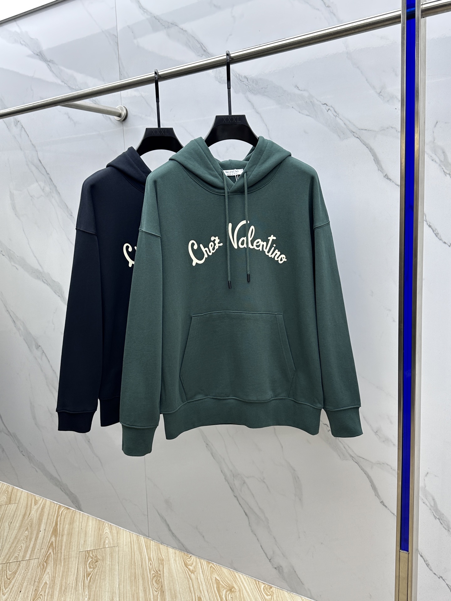 🆕Valentino华伦天奴 25ss秋冬新款宽版连帽卫衣，男女同款！独特吸引人的眼球，这一款连帽卫衣品