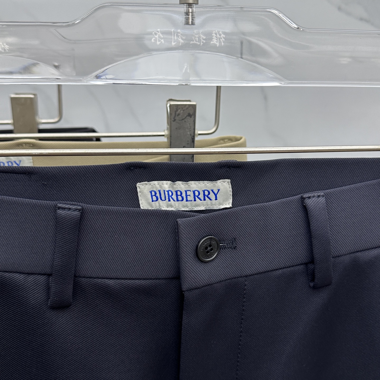 🆕Burberry巴宝莉 2025早秋新品休闲西裤，官网同步发售，裤身工艺设计，进口客供辅料、面料定制，