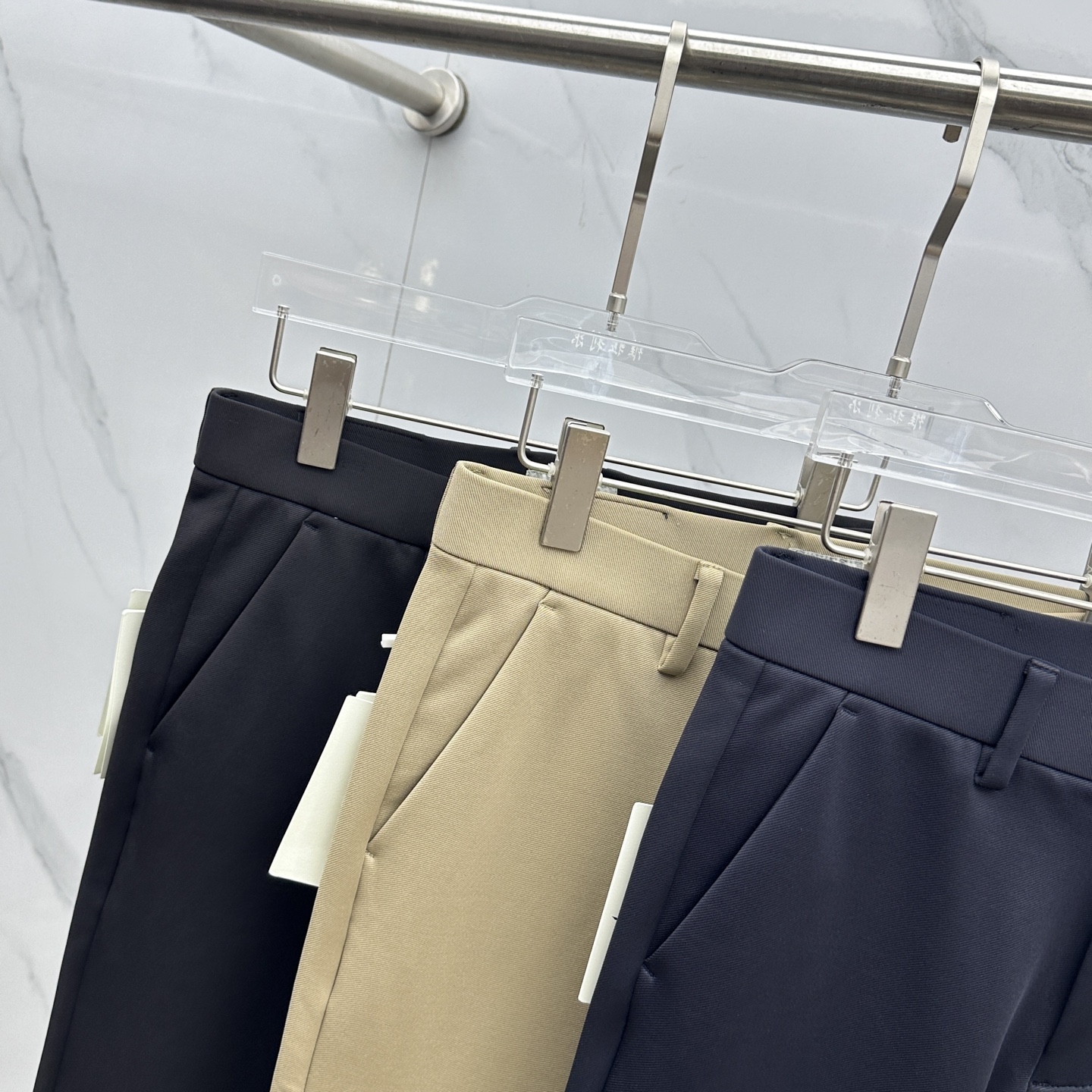 🆕Burberry巴宝莉 2025早秋新品休闲西裤，官网同步发售，裤身工艺设计，进口客供辅料、面料定制，