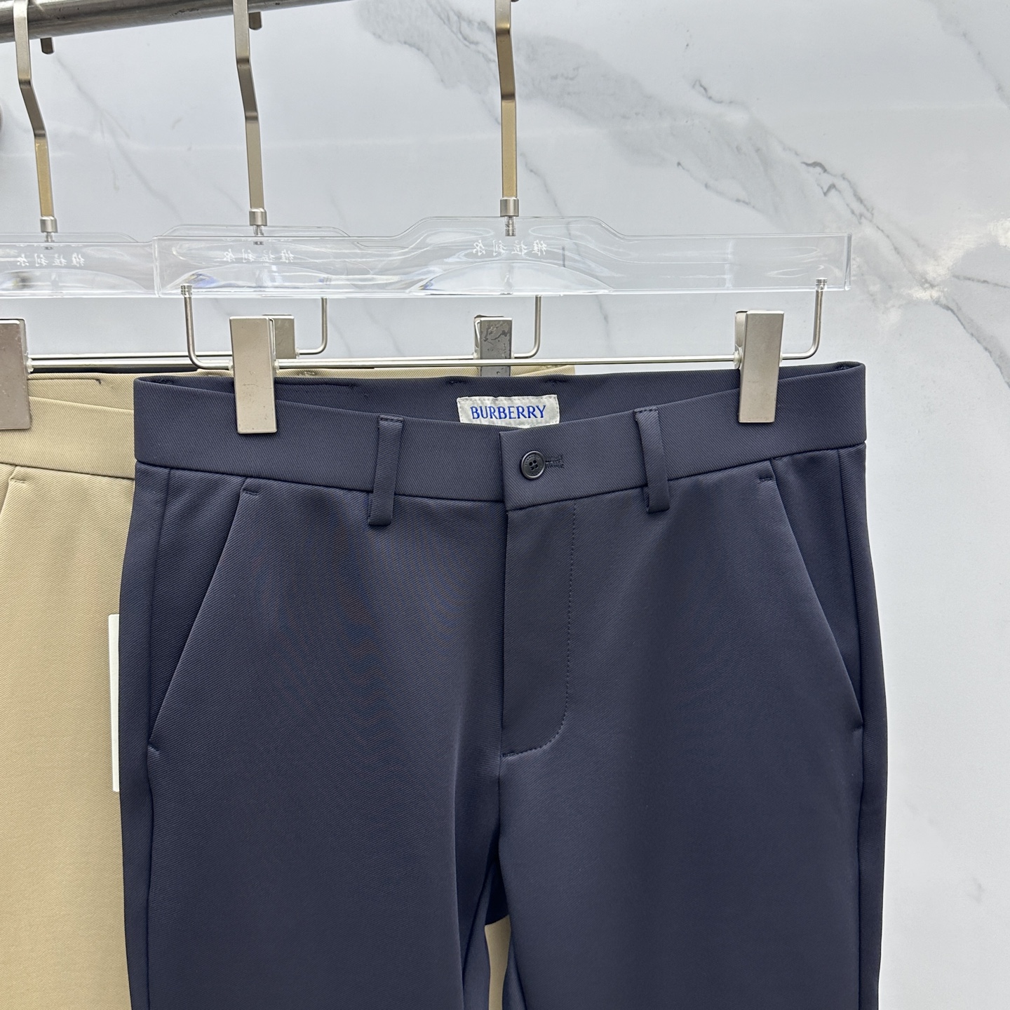 🆕Burberry巴宝莉 2025早秋新品休闲西裤，官网同步发售，裤身工艺设计，进口客供辅料、面料定制，