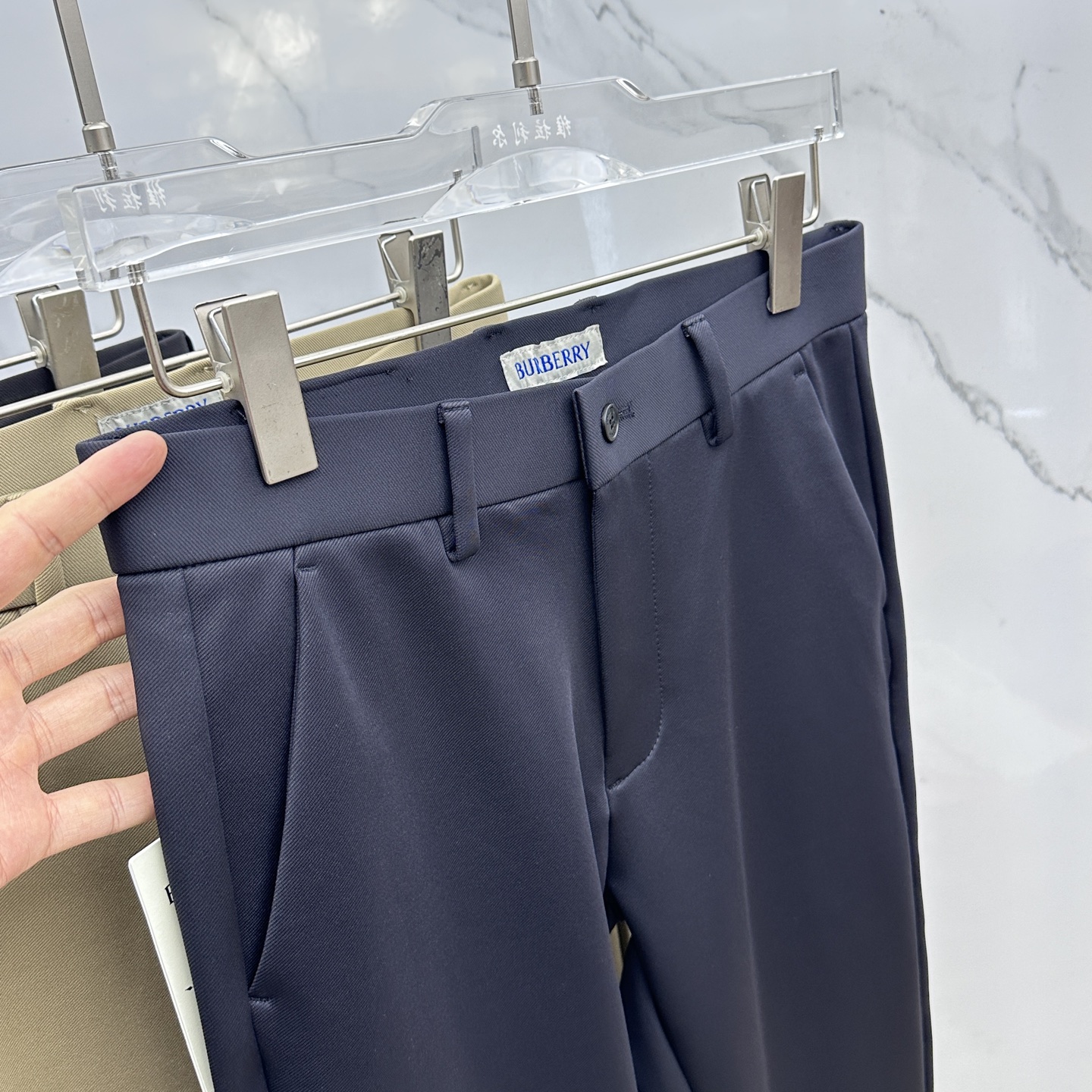 🆕Burberry巴宝莉 2025早秋新品休闲西裤，官网同步发售，裤身工艺设计，进口客供辅料、面料定制，