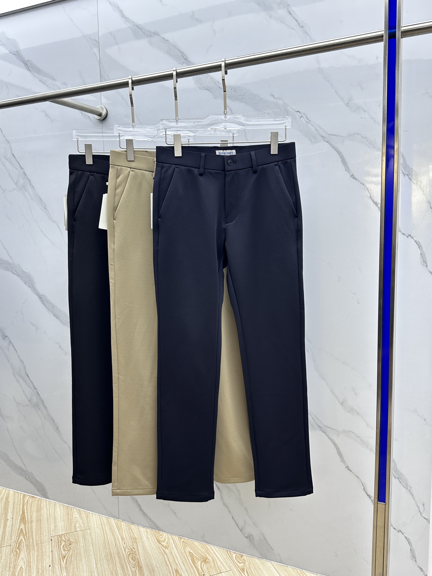 🆕Burberry巴宝莉 2025早秋新品休闲西裤，官网同步发售，裤身工艺设计，进口客供辅料、面料定制，