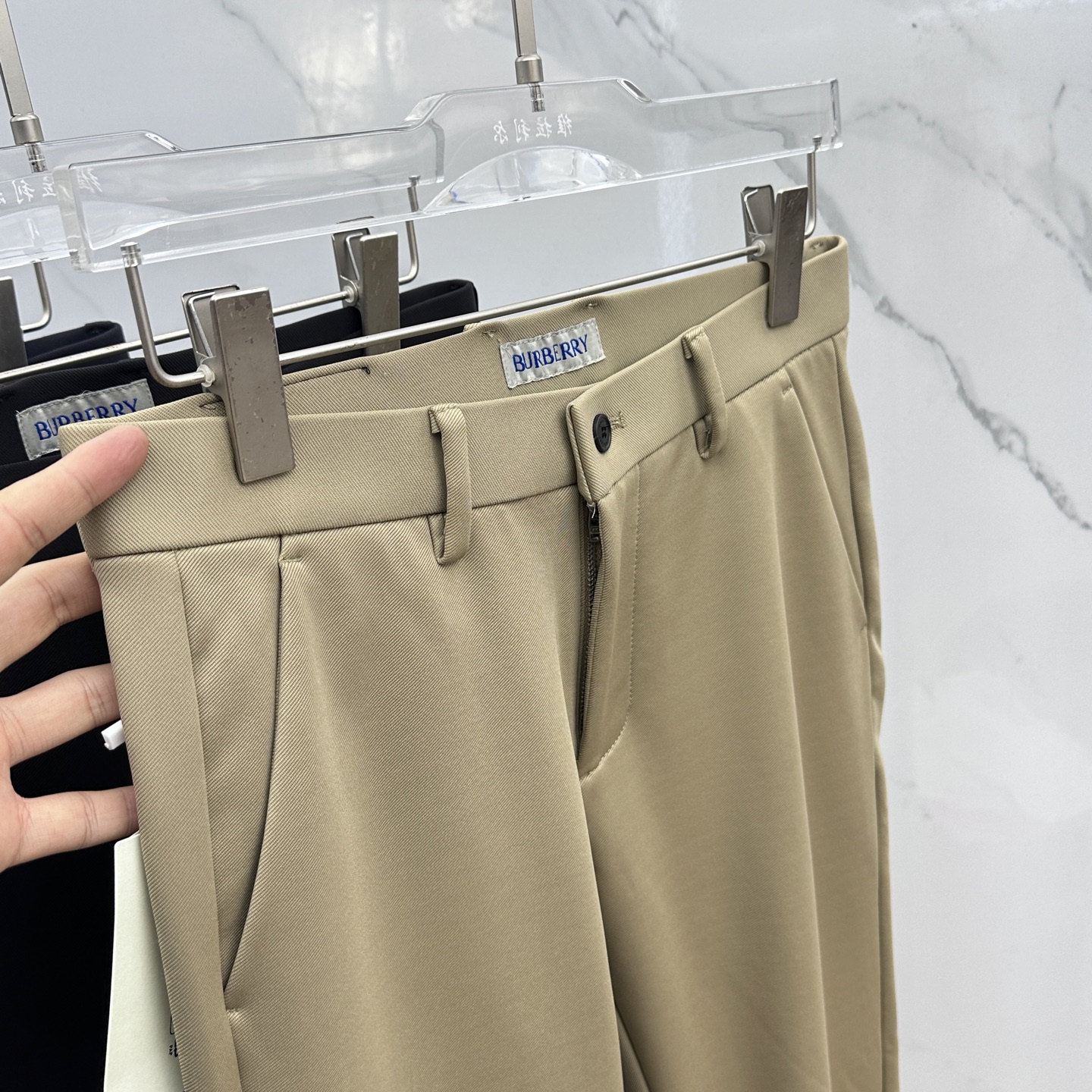 🆕Burberry巴宝莉 2025早秋新品休闲西裤，官网同步发售，裤身工艺设计，进口客供辅料、面料定制，