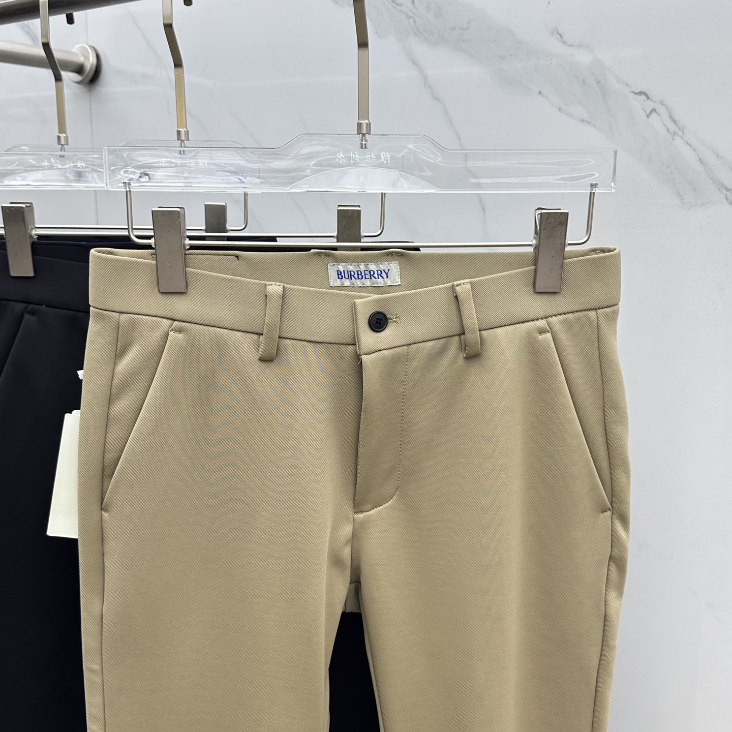 🆕Burberry巴宝莉 2025早秋新品休闲西裤，官网同步发售，裤身工艺设计，进口客供辅料、面料定制，