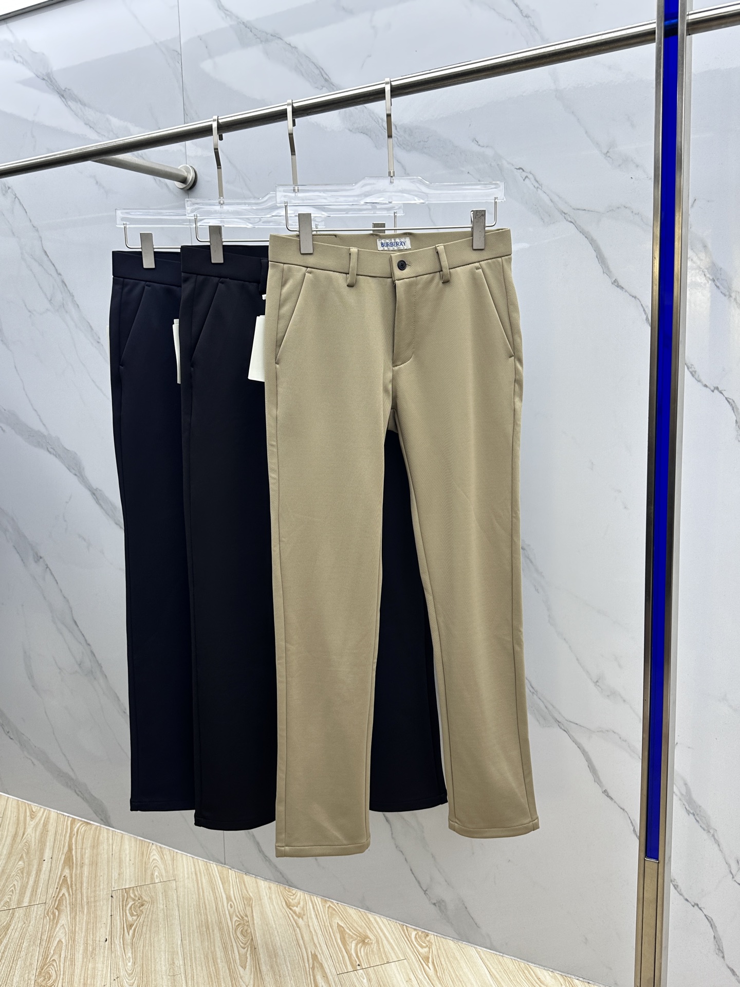 🆕Burberry巴宝莉 2025早秋新品休闲西裤，官网同步发售，裤身工艺设计，进口客供辅料、面料定制，