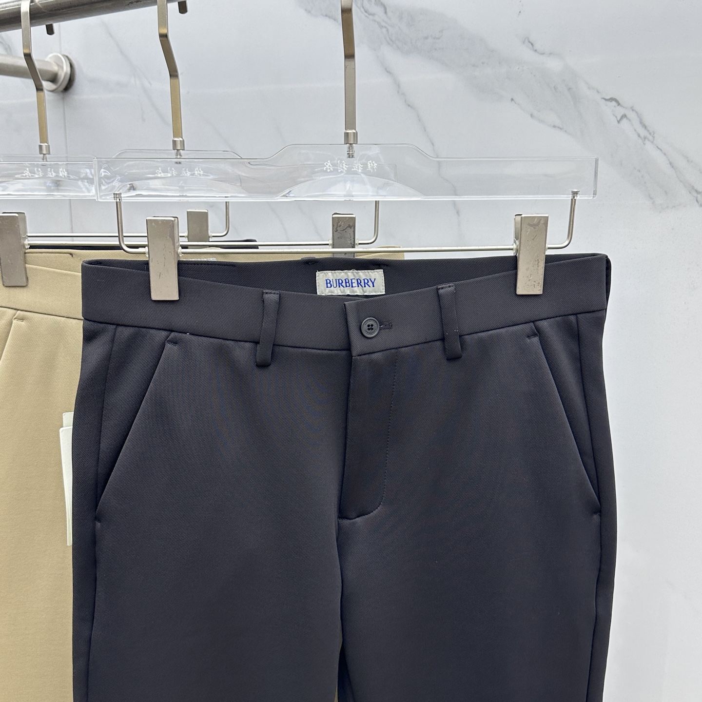 🆕Burberry巴宝莉 2025早秋新品休闲西裤，官网同步发售，裤身工艺设计，进口客供辅料、面料定制，