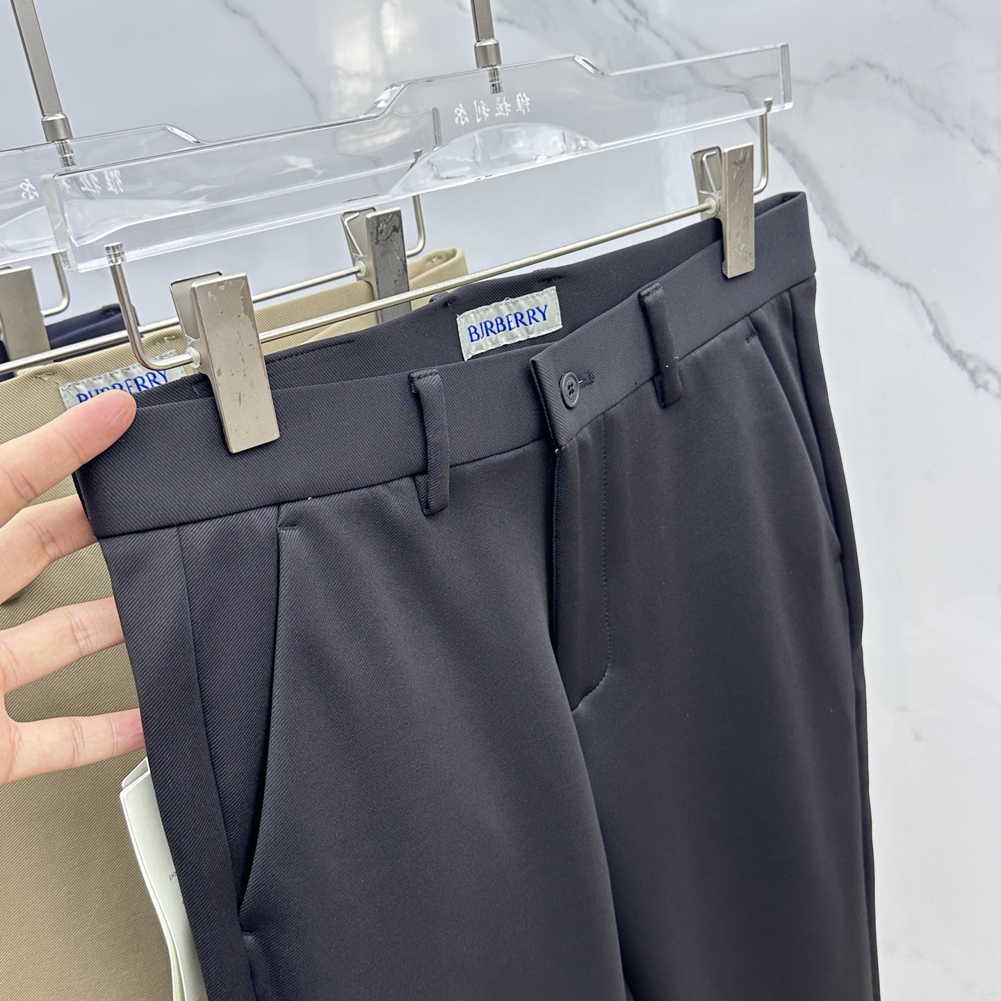 🆕Burberry巴宝莉 2025早秋新品休闲西裤，官网同步发售，裤身工艺设计，进口客供辅料、面料定制，