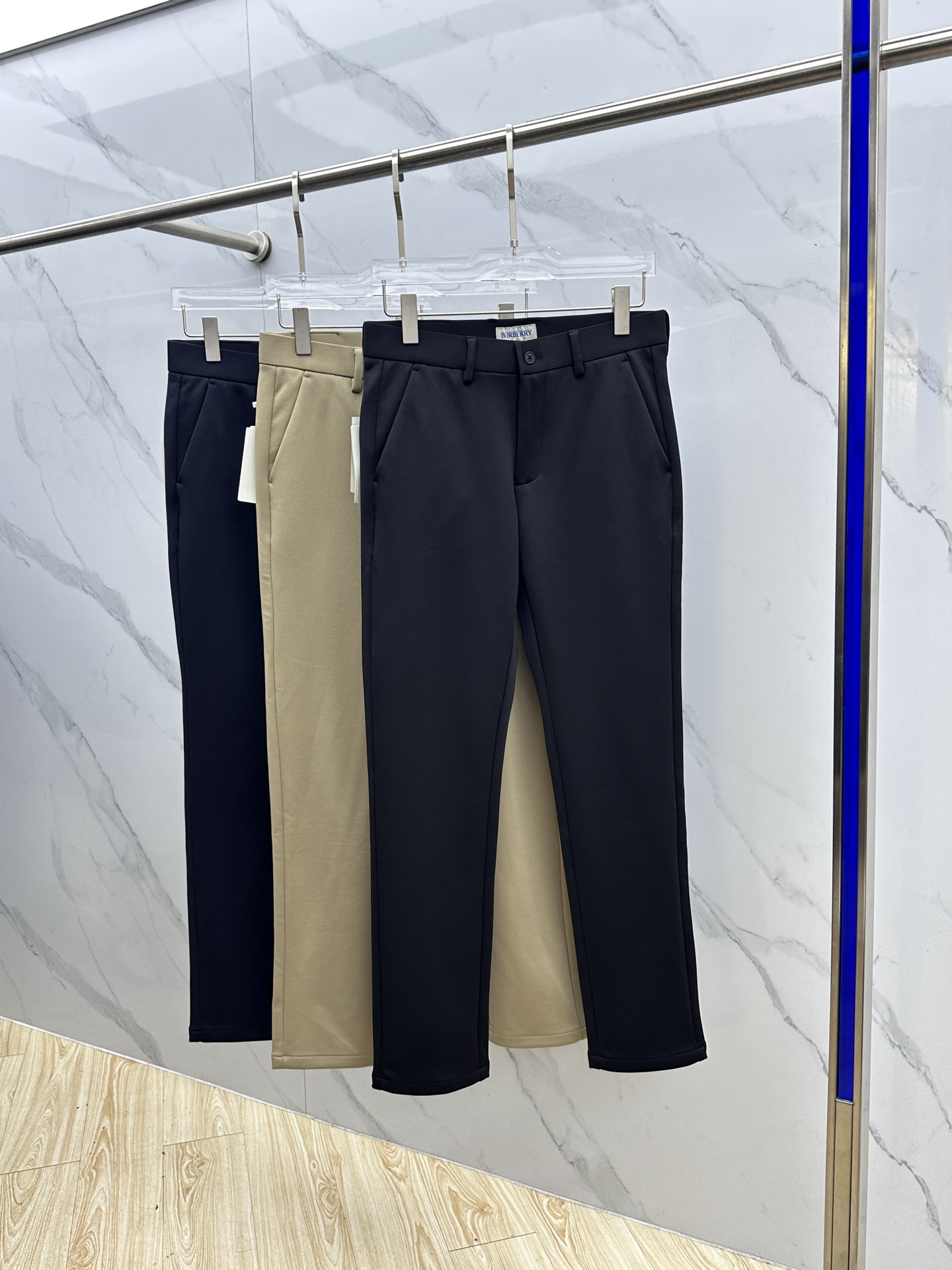 🆕Burberry巴宝莉 2025早秋新品休闲西裤，官网同步发售，裤身工艺设计，进口客供辅料、面料定制，