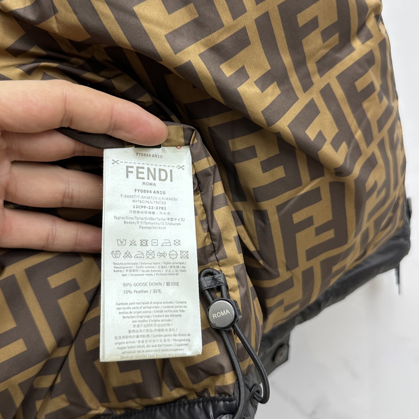 。 🆕Fendi芬迪 羽绒服 2025最新款时尚款羽绒连帽外套.（连帽不可拆卸）处处细节显工艺足够的高级