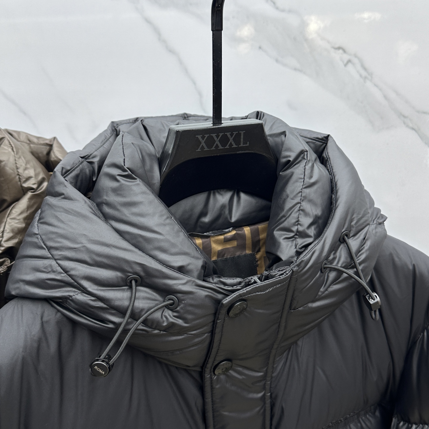 。 🆕Fendi芬迪 羽绒服 2025最新款时尚款羽绒连帽外套.（连帽不可拆卸）处处细节显工艺足够的高级