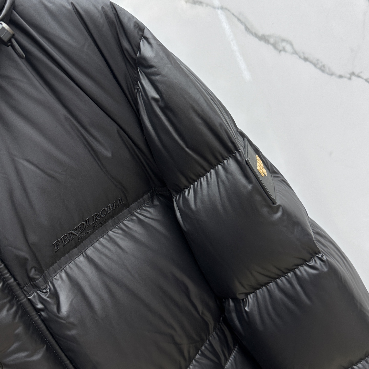 。 🆕Fendi芬迪 羽绒服 2025最新款时尚款羽绒连帽外套.（连帽不可拆卸）处处细节显工艺足够的高级