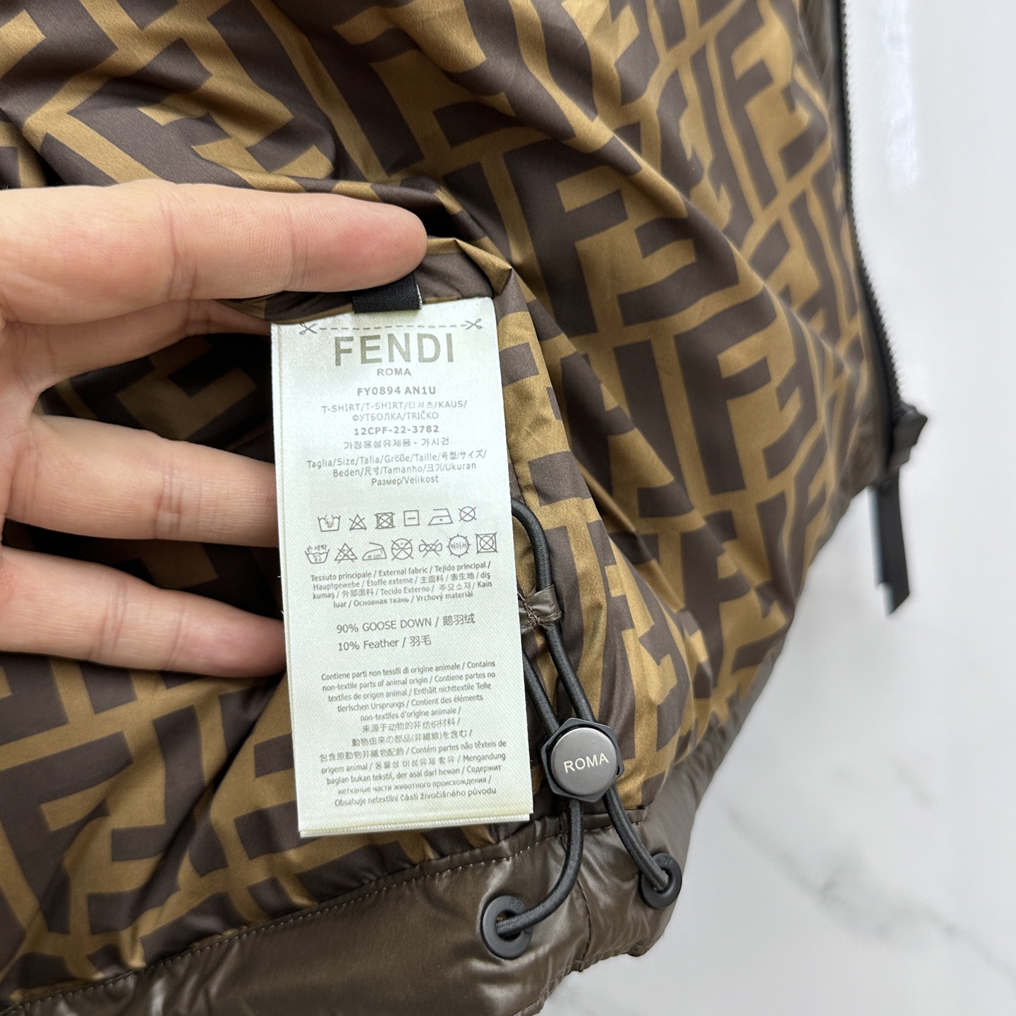 。🆕Fendi芬迪 羽绒服 2025最新款时尚款羽绒连帽外套.（连帽不可拆卸）处处细节显工艺足够的高级 