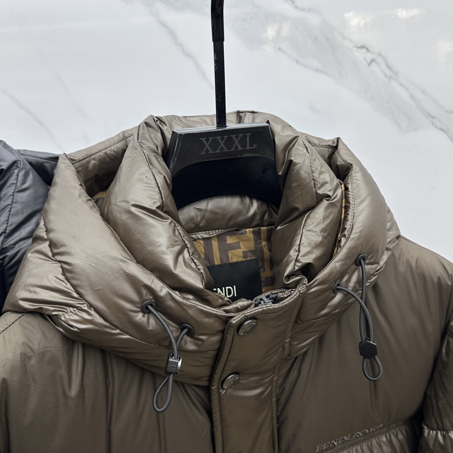 。🆕Fendi芬迪 羽绒服 2025最新款时尚款羽绒连帽外套.（连帽不可拆卸）处处细节显工艺足够的高级 