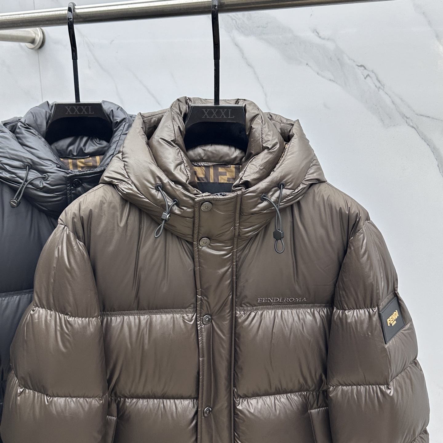 。🆕Fendi芬迪 羽绒服 2025最新款时尚款羽绒连帽外套.（连帽不可拆卸）处处细节显工艺足够的高级 