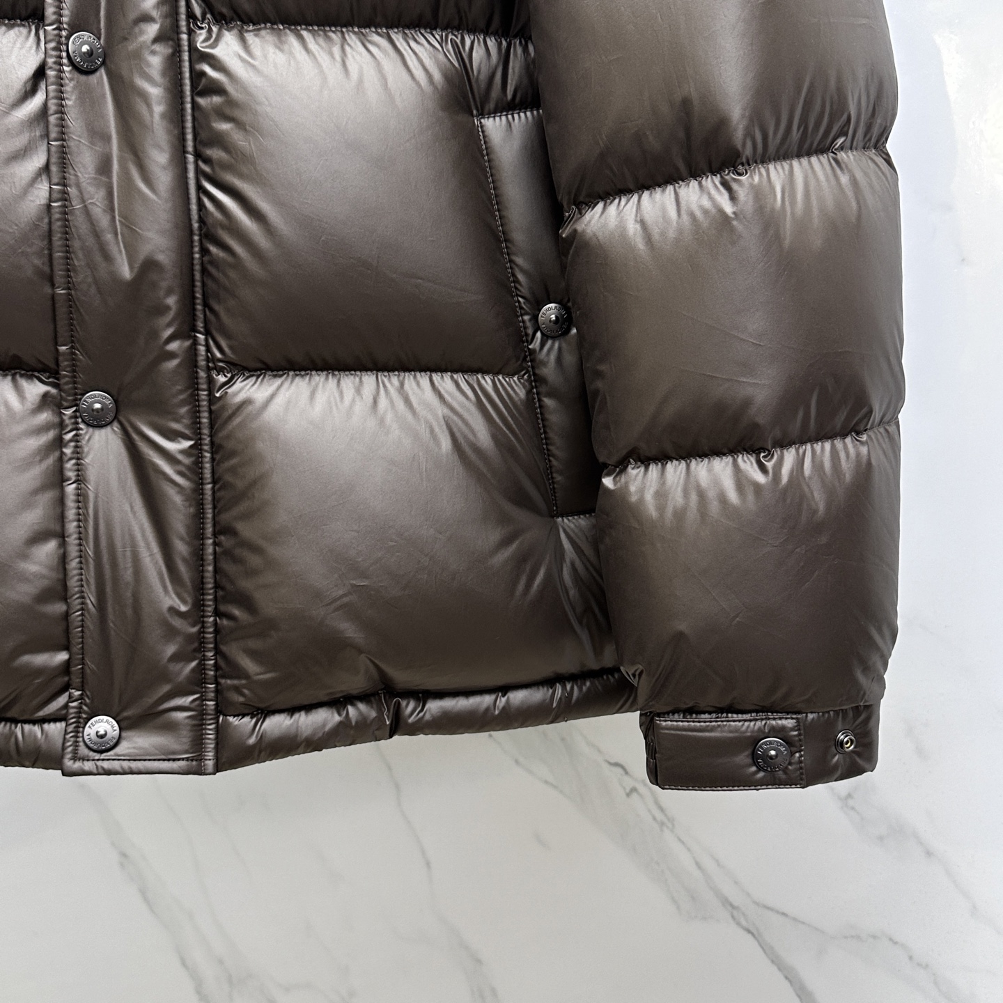 。🆕Fendi芬迪 羽绒服 2025最新款时尚款羽绒连帽外套.（连帽不可拆卸）处处细节显工艺足够的高级 