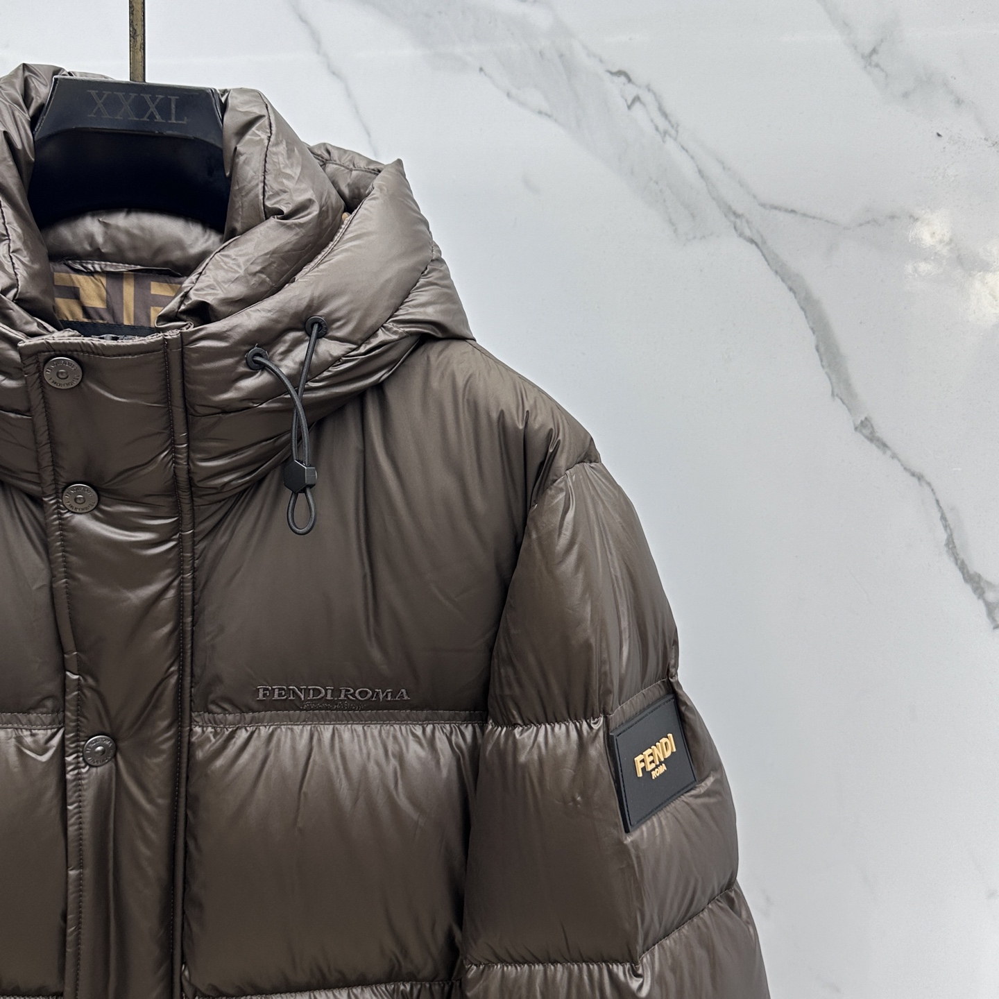 。🆕Fendi芬迪 羽绒服 2025最新款时尚款羽绒连帽外套.（连帽不可拆卸）处处细节显工艺足够的高级 