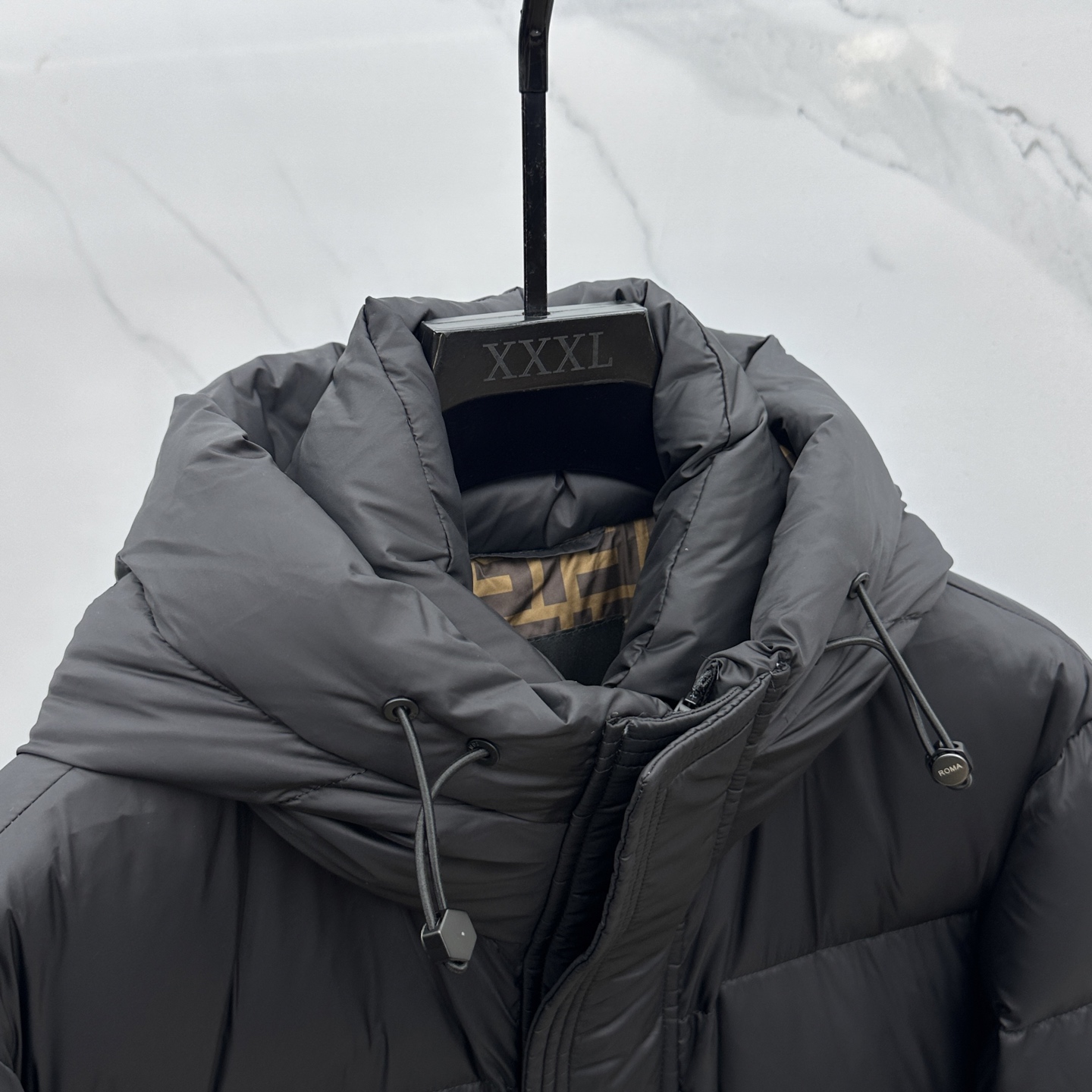 。🆕Fendi芬迪 羽绒服 2025最新款时尚款羽绒连帽中长款外套.（连帽不可拆卸）处处细节显工艺足够的