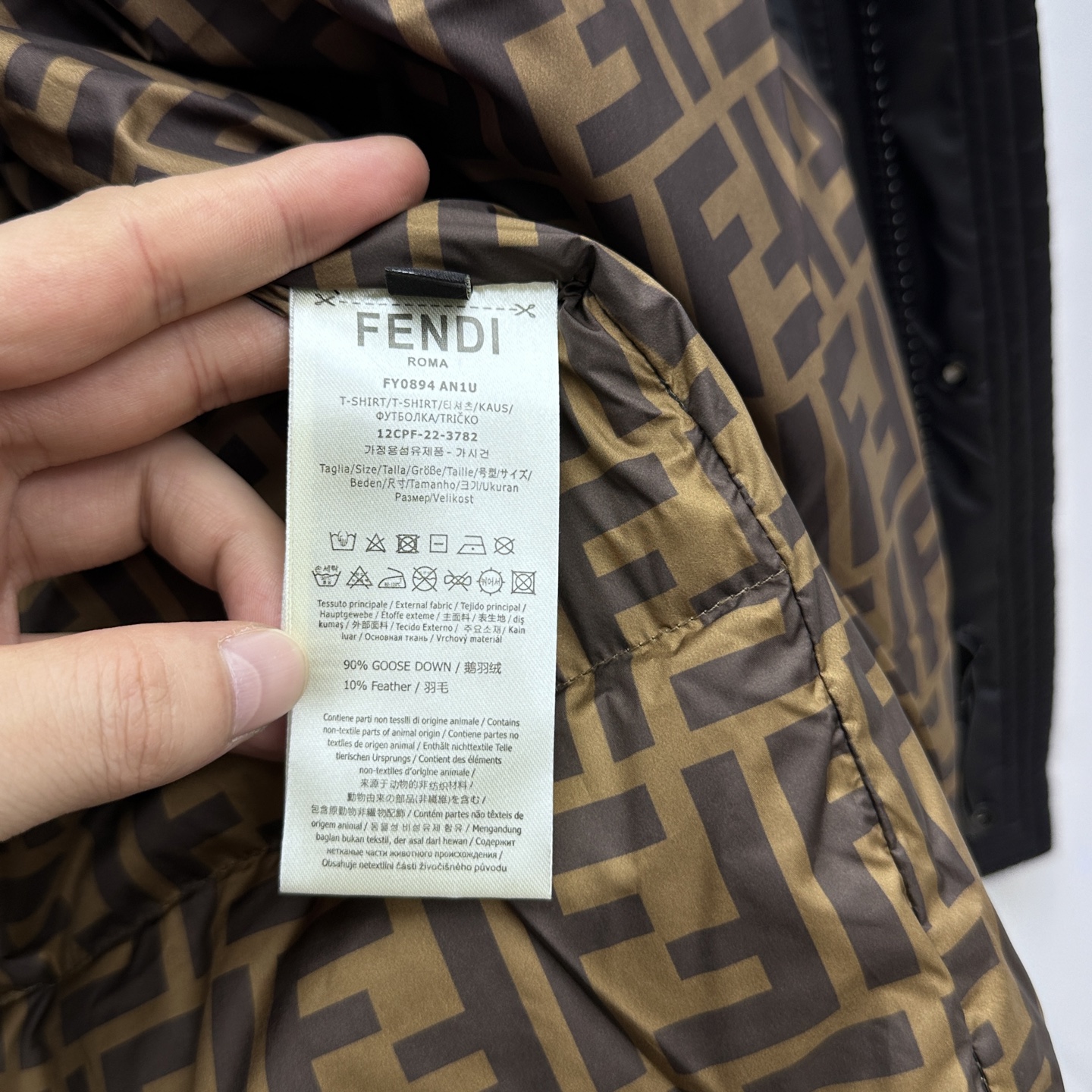 。🆕Fendi芬迪 羽绒服 2025最新款时尚款羽绒连帽中长款外套.（连帽不可拆卸）处处细节显工艺足够的