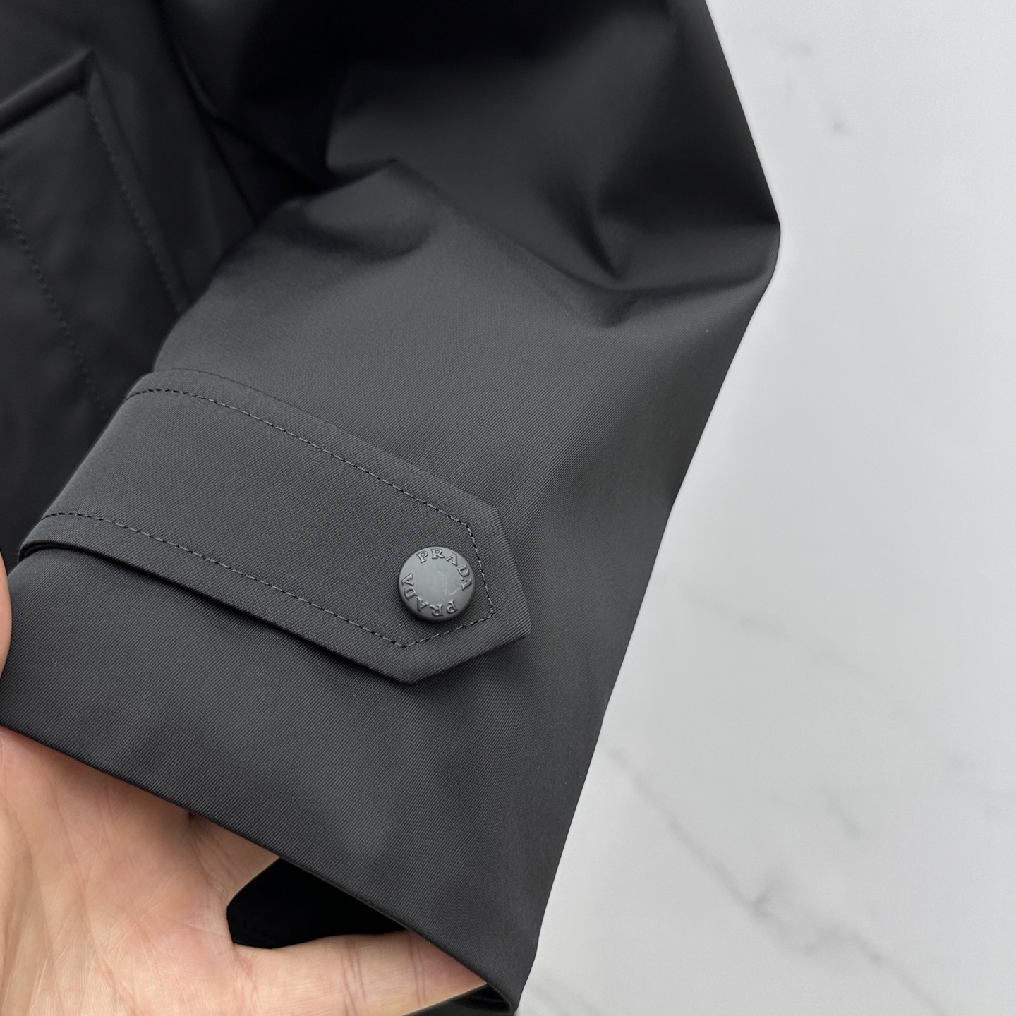 。 🆕Prada普拉达 羽绒服 2025最新款时尚款羽绒连帽中长款外套.（连帽不可拆卸）处处细节显工艺足