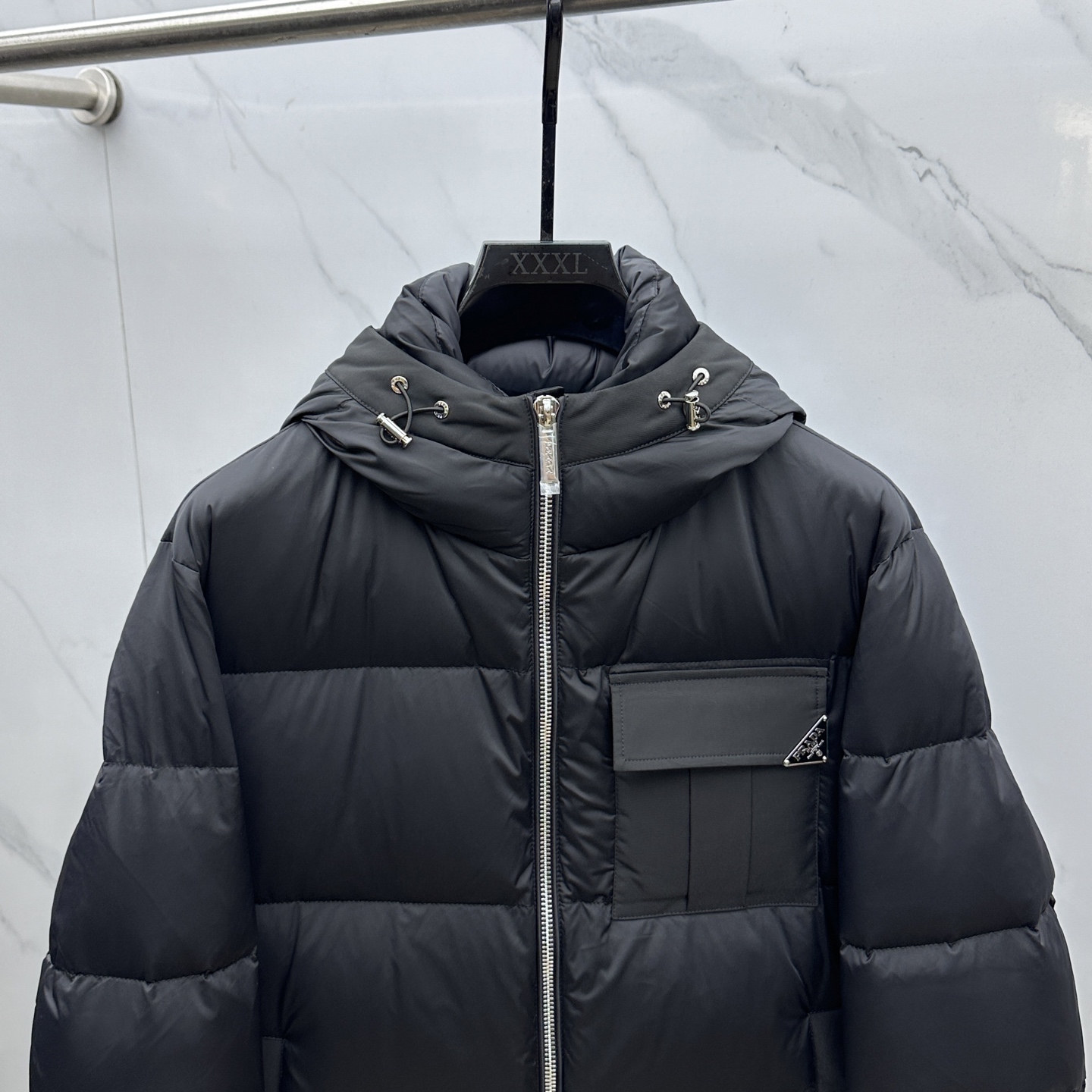 。 🆕Prada普拉达 羽绒服 2025最新款时尚款羽绒连帽外套.（连帽不可拆卸）处处细节显工艺足够的高