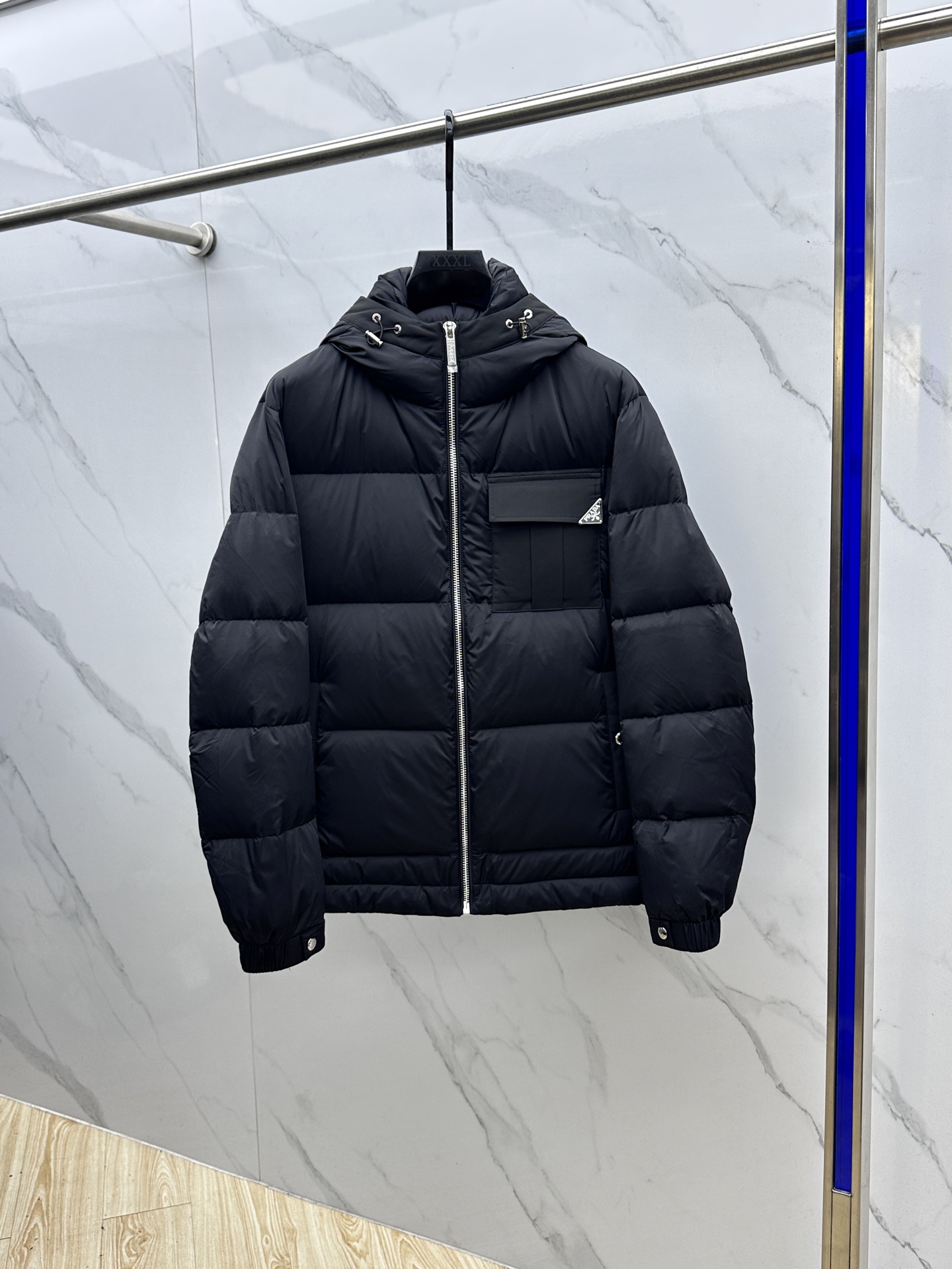 。 🆕Prada普拉达 羽绒服 2025最新款时尚款羽绒连帽外套.（连帽不可拆卸）处处细节显工艺足够的高