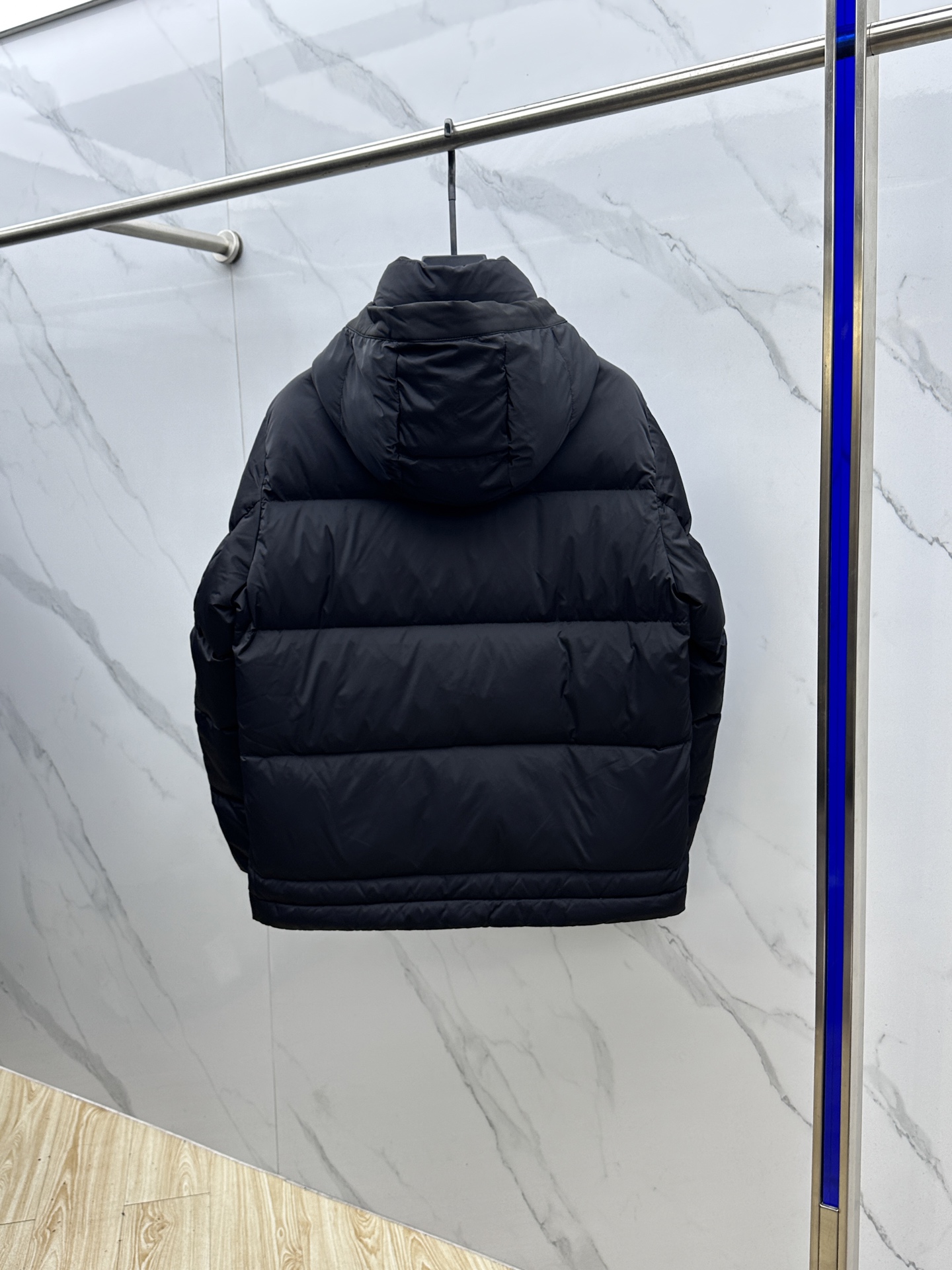 。 🆕Prada普拉达 羽绒服 2025最新款时尚款羽绒连帽外套.（连帽不可拆卸）处处细节显工艺足够的高