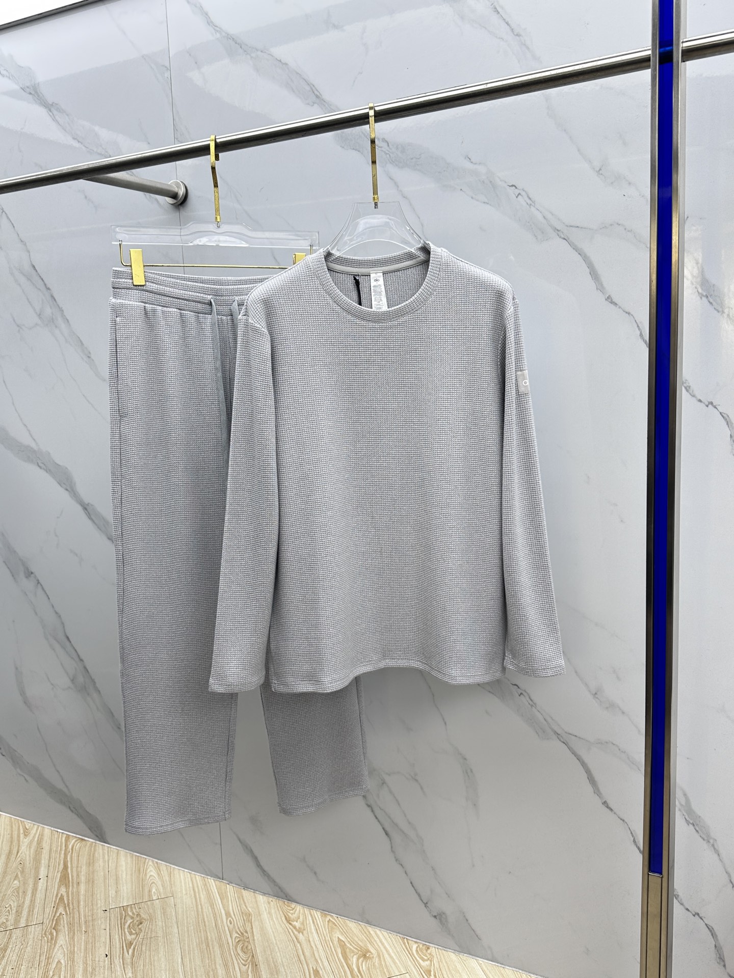 上衣🆕alo 🌟最高版｜独家 高端定制。 15年专业卫衣，无论是面料上还是版型上都是完美越级，精美工艺圆