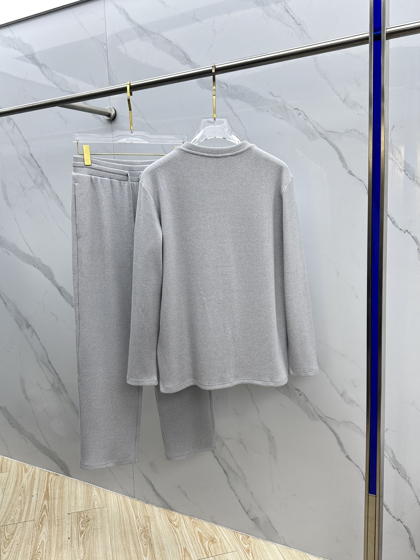 上衣🆕alo 🌟最高版｜独家 高端定制。 15年专业卫衣，无论是面料上还是版型上都是完美越级，精美工艺圆