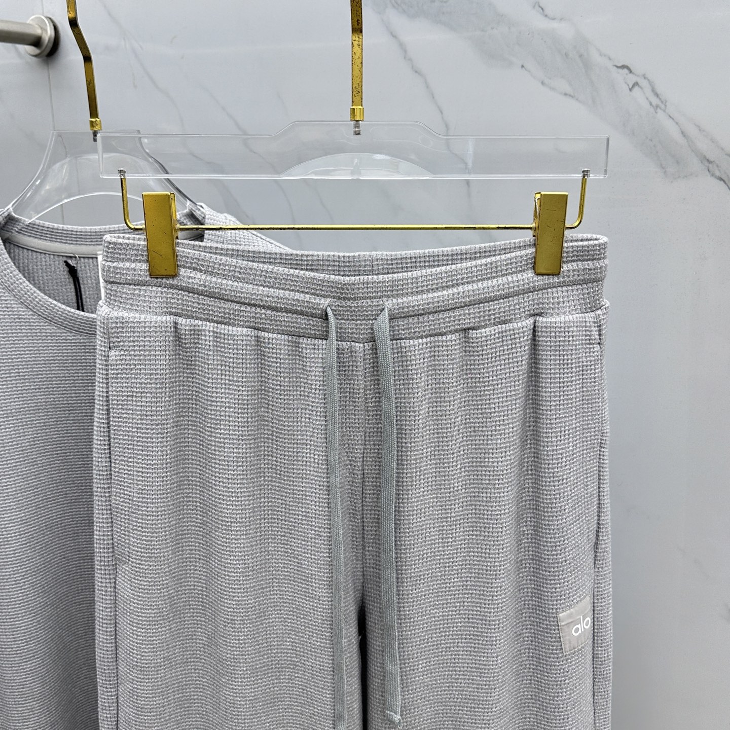 裤子🆕alo 🌟最高版｜独家 高端定制。 15年专业制衣，无论是面料上还是版型上都是完美越级，精美工艺直