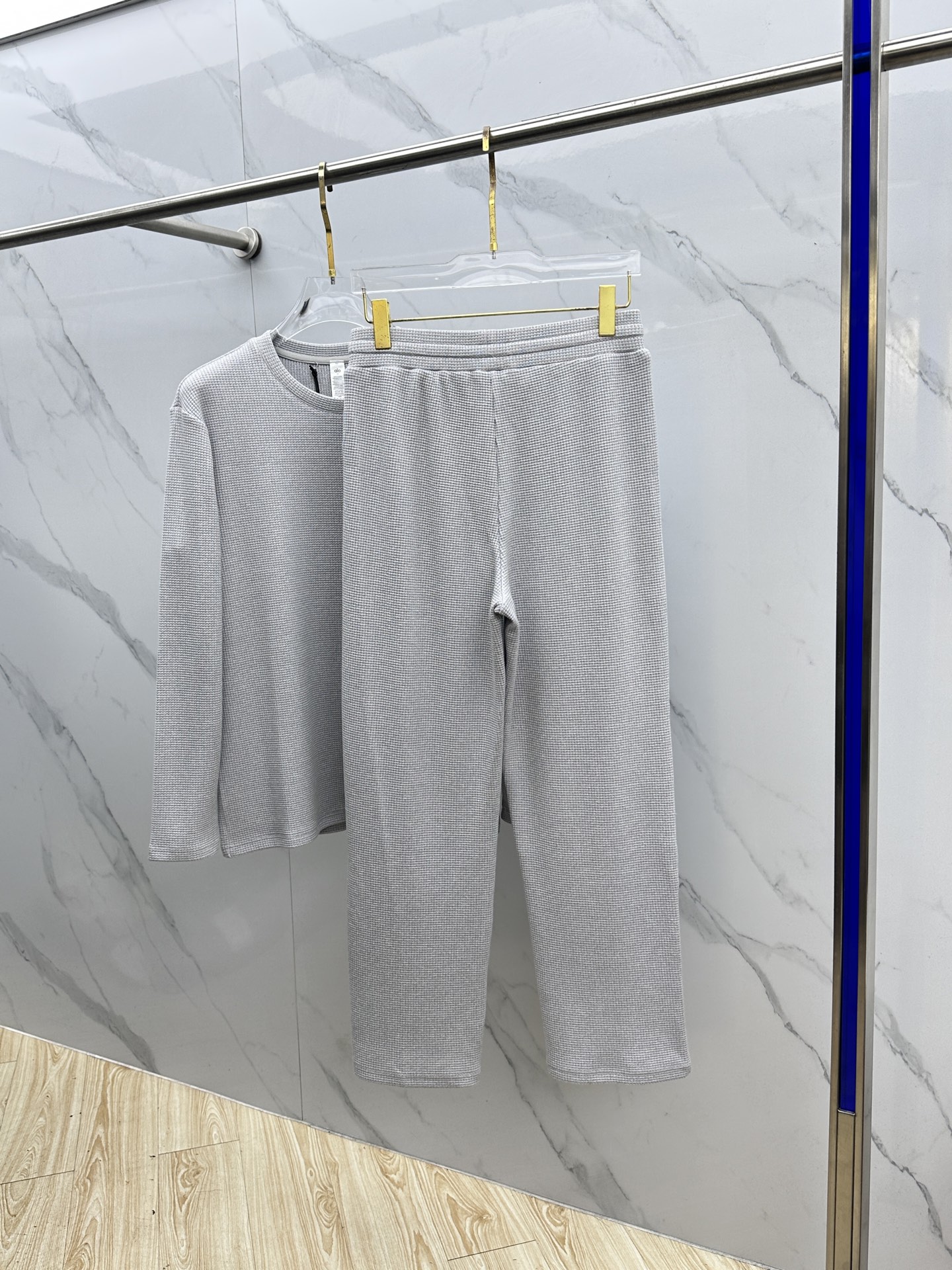 裤子🆕alo 🌟最高版｜独家 高端定制。 15年专业制衣，无论是面料上还是版型上都是完美越级，精美工艺直