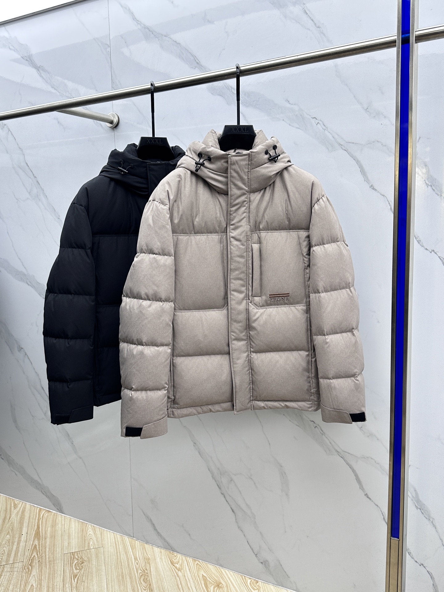 NO:624689,ZEGNA Zegna 2025 new autumn and winter down jacket. Original custom hardware accessories are all imported and original customization. Welcome to compare. Absolutely high quality. Use top 90 white duck down. Super soft. Full and fluffy. Super heavy fabrics with perfect workmanship. Pay attention to the fabric. Super comfortable. Exclusive model. Non-market goods. Same style for men and women. Complete three standards. HS code number 48-56,,zegna,down jacket,alexander wang19860909ZEGNA杰尼亚 2025秋冬新款羽绒服 原版订制五金配件全进口原版定制 欢迎对比 绝对的高品质 采用顶级90白鸭绒 超柔软 充羽量蓬松饱满 超级重面料做工杠杠的版型完美 注意面料超舒服 独家款 非市场货 男女同款 三标齐全hs 码数48-56,,zegna,down jacket,alexander wang,Men's clothing