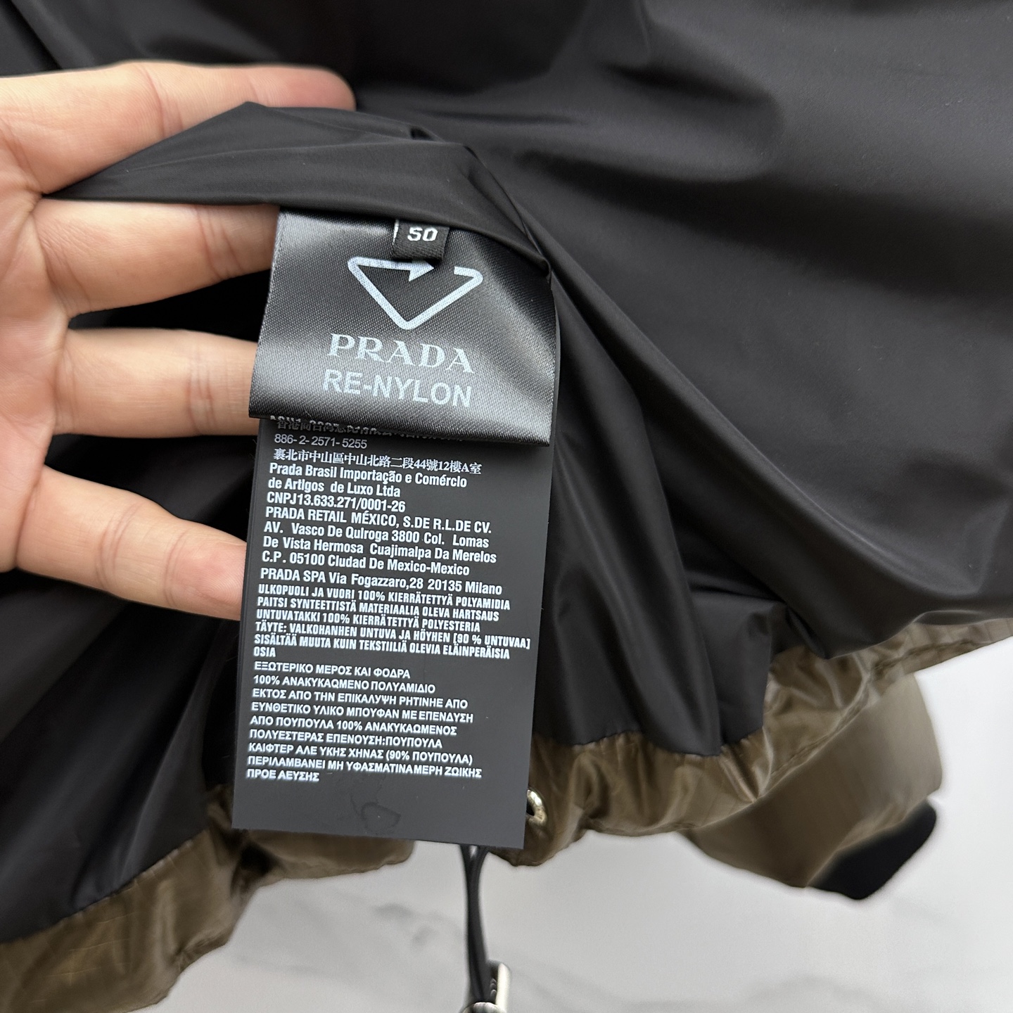 。🆕Prada普拉达 2025秋冬新款羽绒服 原版订制五金配件全进口原版定制 欢迎对比 绝对的高品质 采