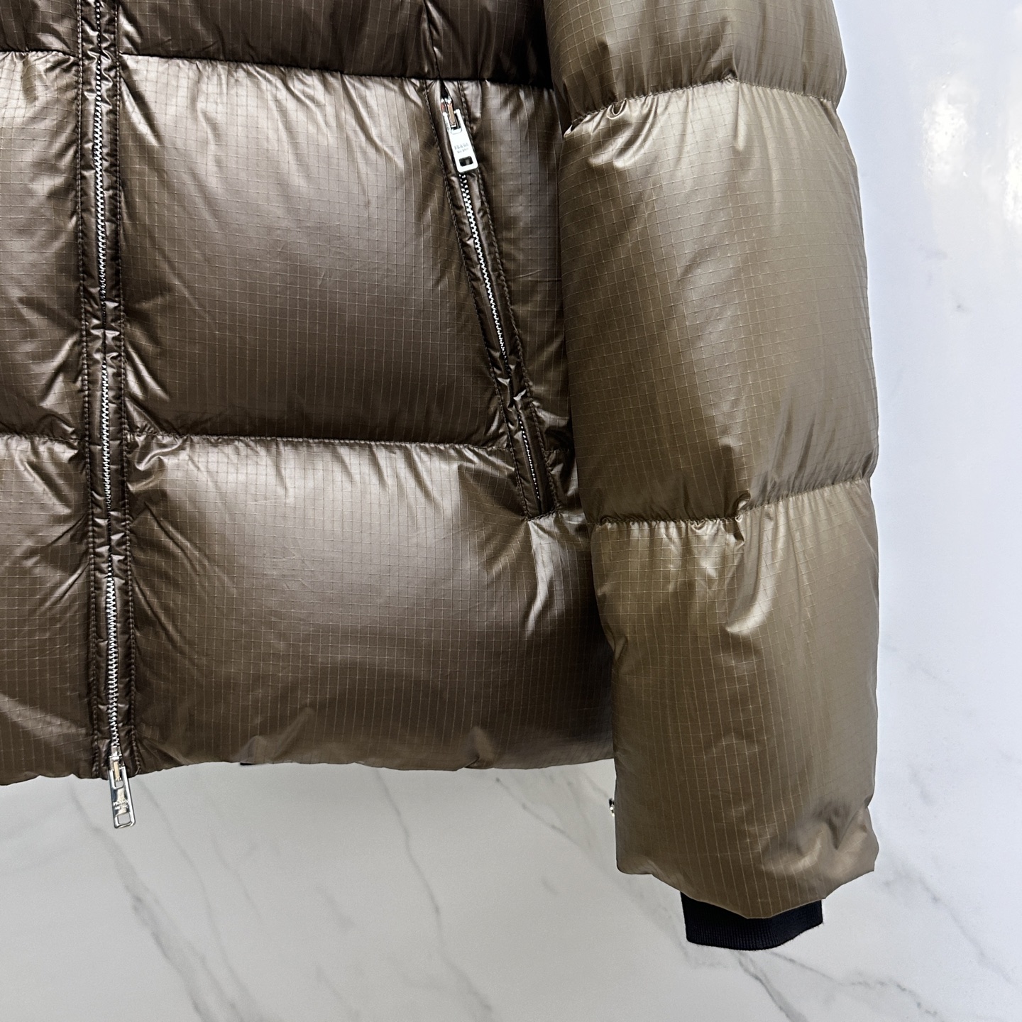 。🆕Prada普拉达 2025秋冬新款羽绒服 原版订制五金配件全进口原版定制 欢迎对比 绝对的高品质 采