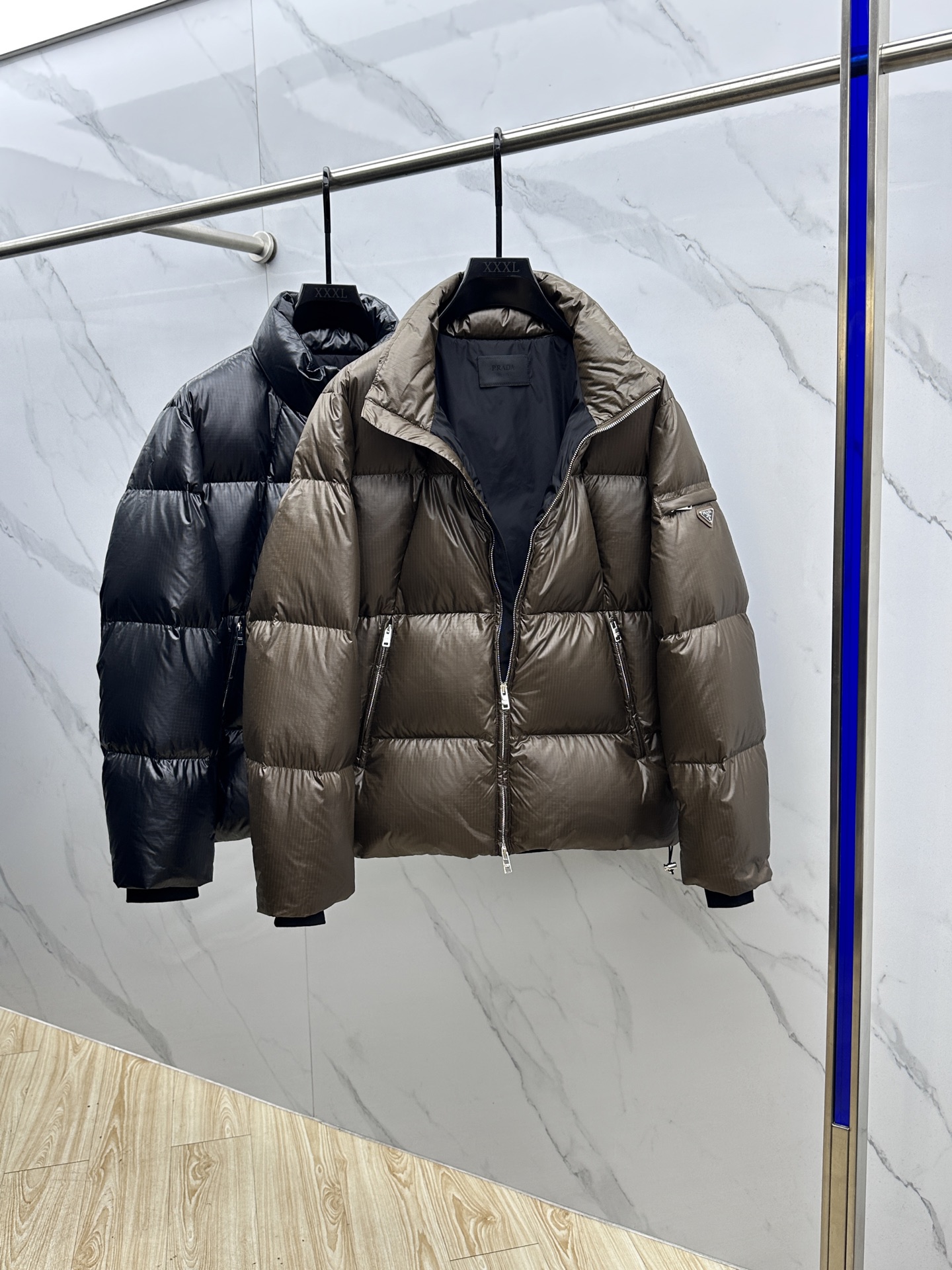 。🆕Prada普拉达 2025秋冬新款羽绒服 原版订制五金配件全进口原版定制 欢迎对比 绝对的高品质 采