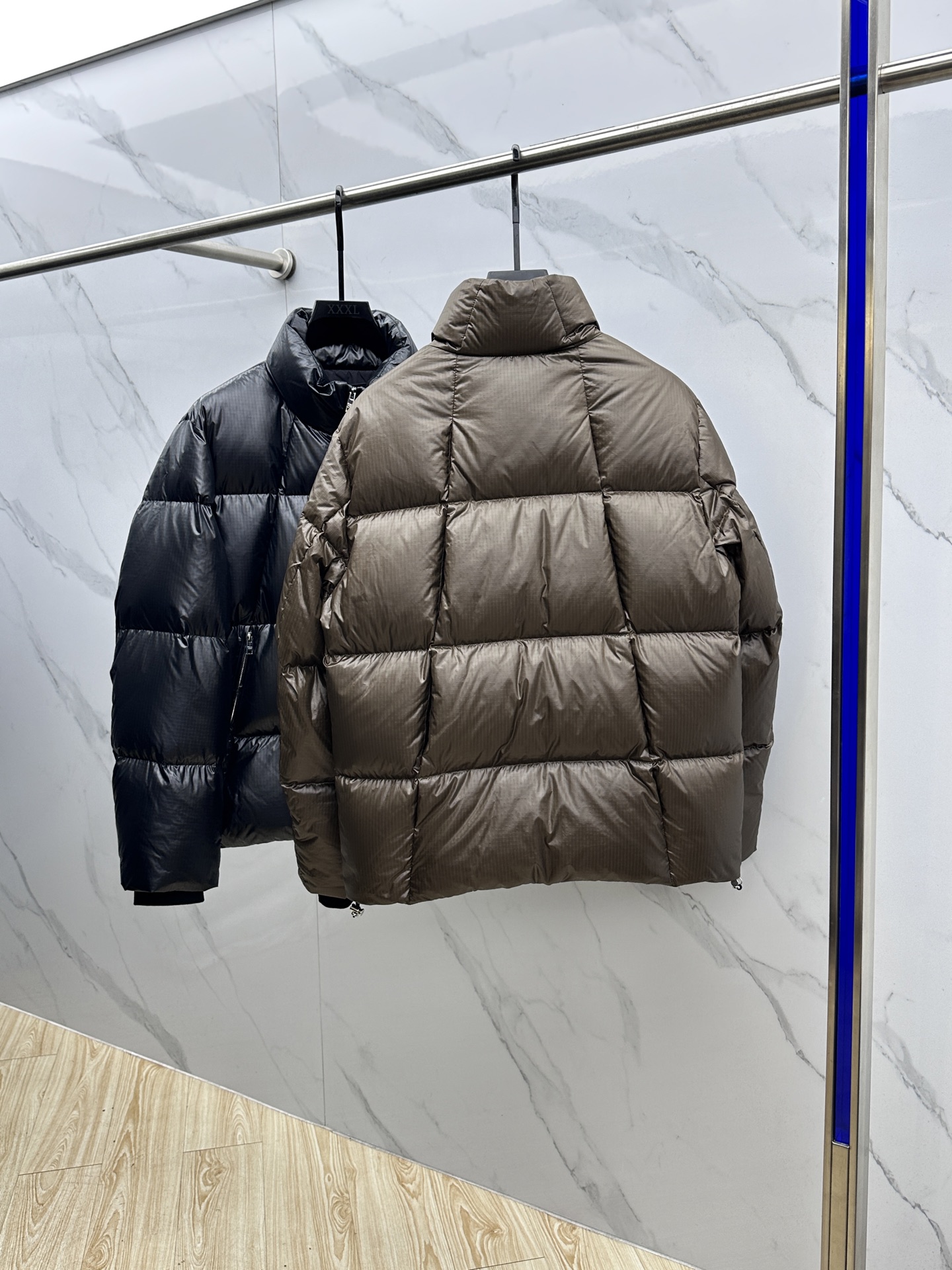 。🆕Prada普拉达 2025秋冬新款羽绒服 原版订制五金配件全进口原版定制 欢迎对比 绝对的高品质 采