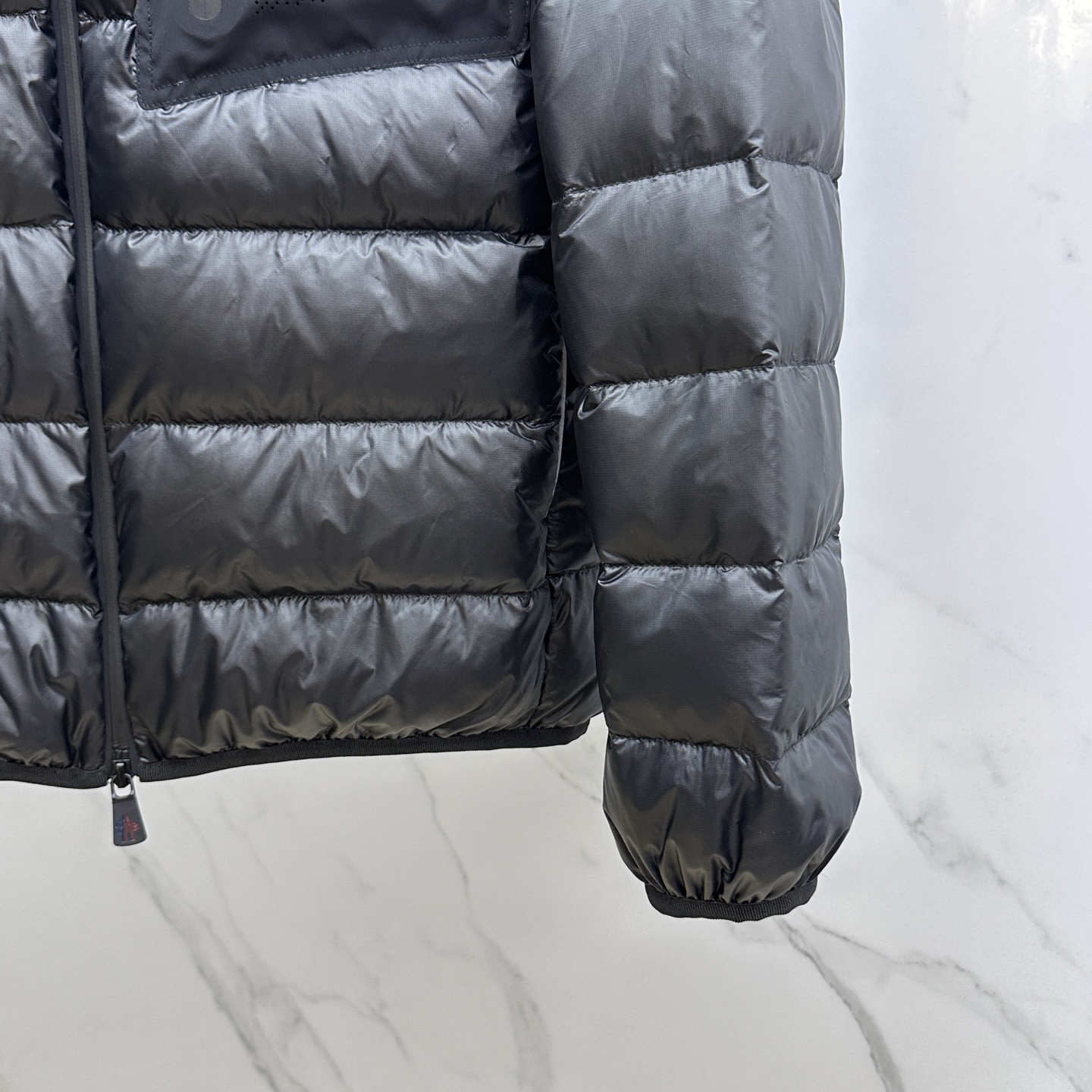 。 🆕Moncler蒙口 2025最新款时尚立领羽绒外套羽绒服，冬季顶级爆款羽绒服，轻薄款，经典字母lo