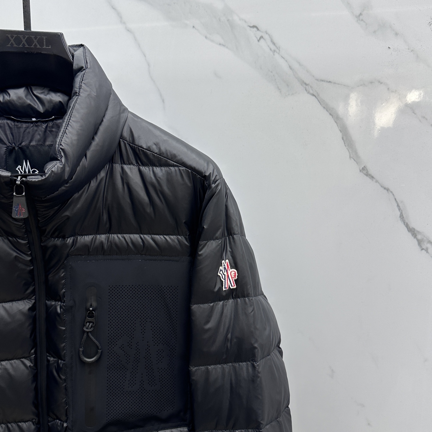 。 🆕Moncler蒙口 2025最新款时尚立领羽绒外套羽绒服，冬季顶级爆款羽绒服，轻薄款，经典字母lo